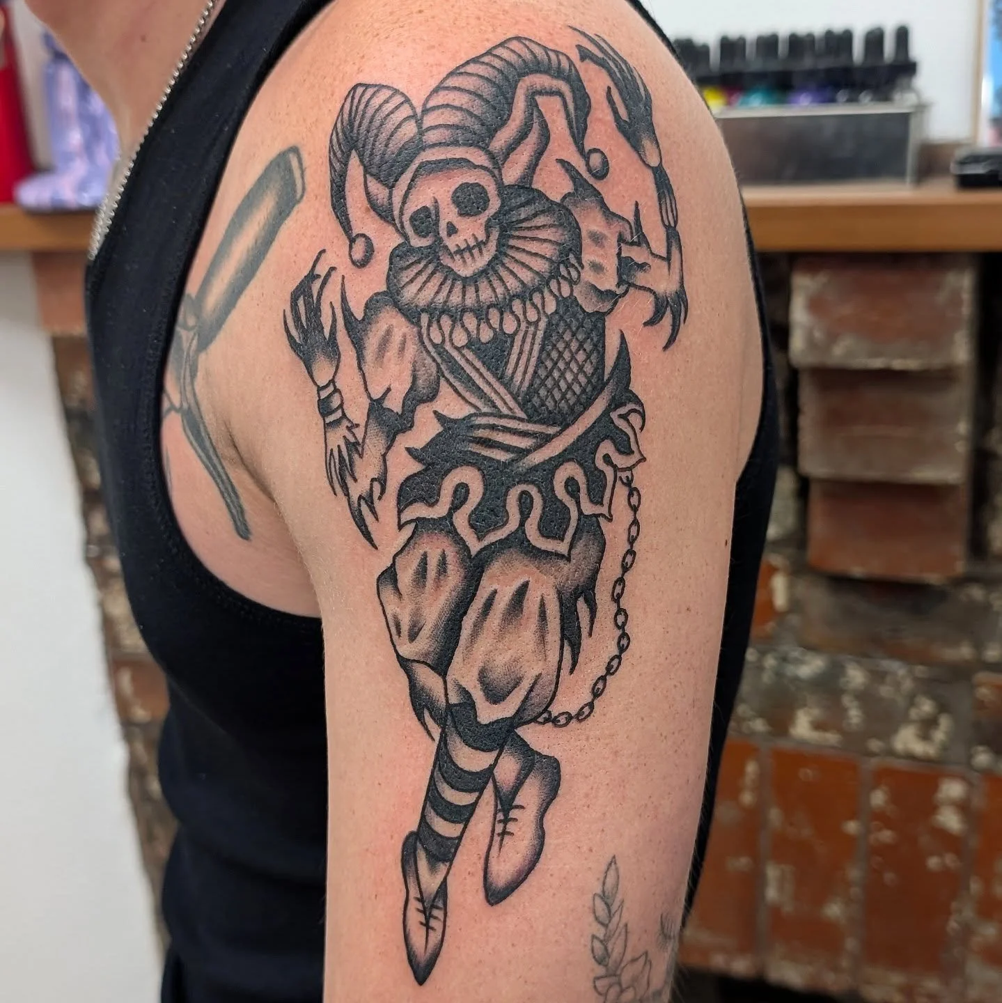 I have time available, DM or email to book 

#tattoo #blackwork #jester #skull #traditionaltattoo