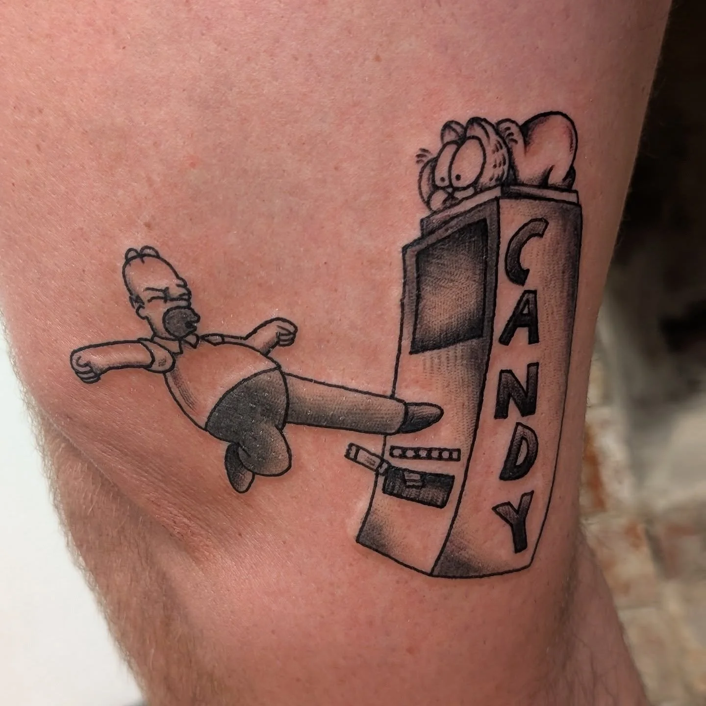 Homer fly kicking a vending machine with Garfield on top, why not?

Any idea considered DM me

#simpsons #homer #tattoo #garfeild #candy