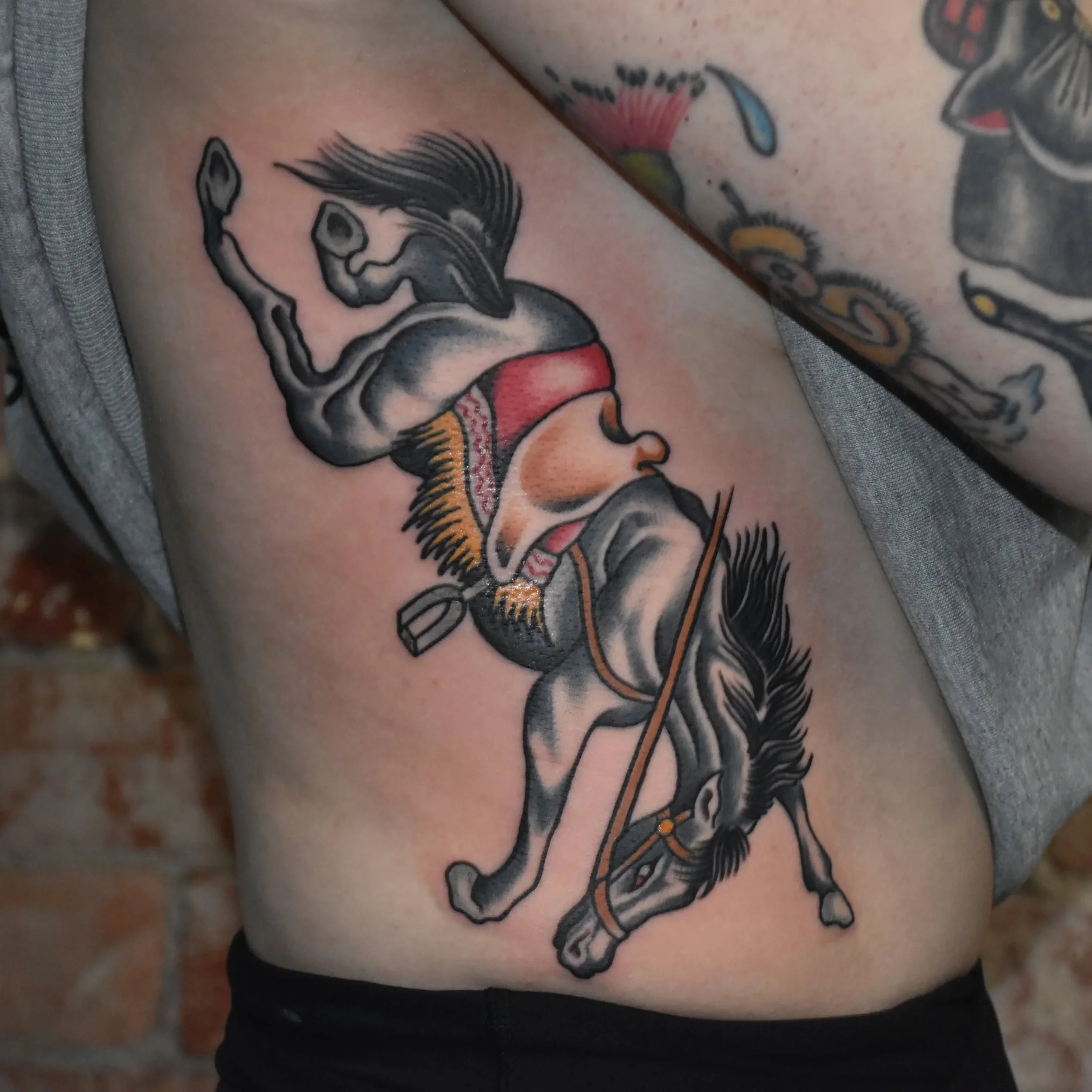 Had a blast doing this bucking bronco 🤠
Bookings available, DM or email me

#tattoo #horse #traditionaltattoo #tattooflash #ribtattoo