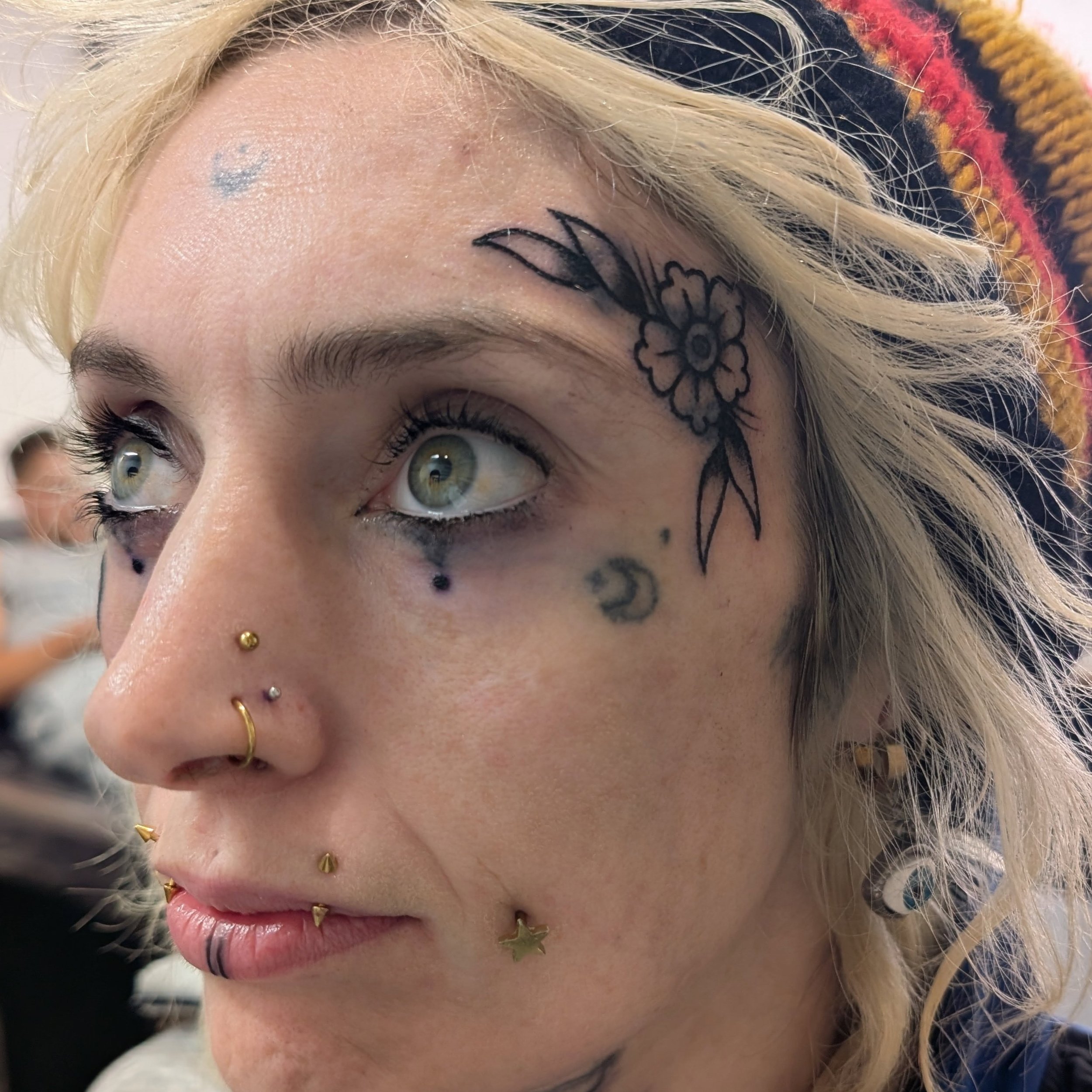 Afters and befores of Kate's face rework/blast over we did last week. I can't express enough how grateful I am for all the people who trust me with such delicate work.

All the original tattoos were self done and we worked together to find a balance 