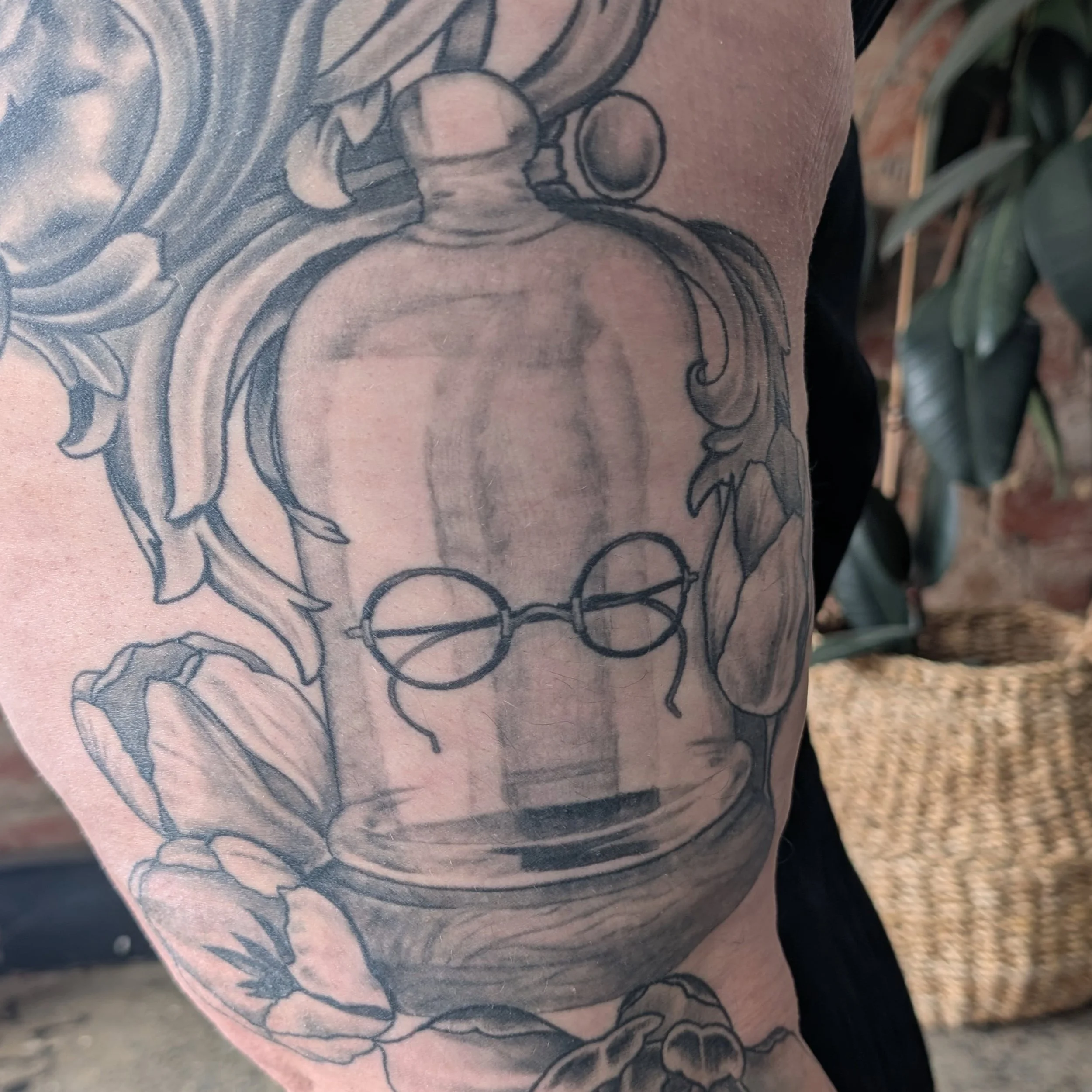 Recently got a chance to get a photo of this healed piece I did a couple of years ago, and it reminded me that a lot of you new followers probably only know me for trad tats but I dig other styles too, so I wanted to share a few softer pieces from ov