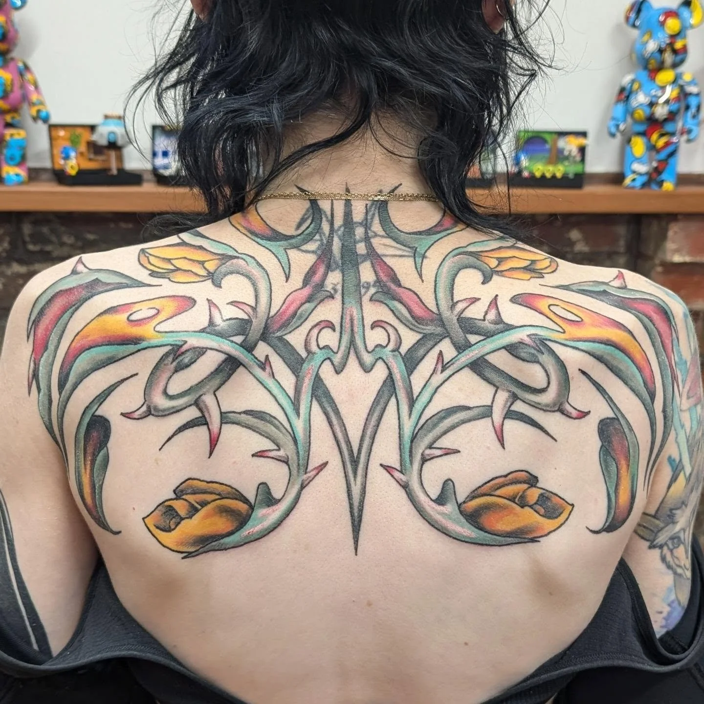 Added some final touches to Kate's back piece-mostly dialing in the shadows and highlights from our last session.
Really happy with how this finished up.

Done @la.rue.gallery