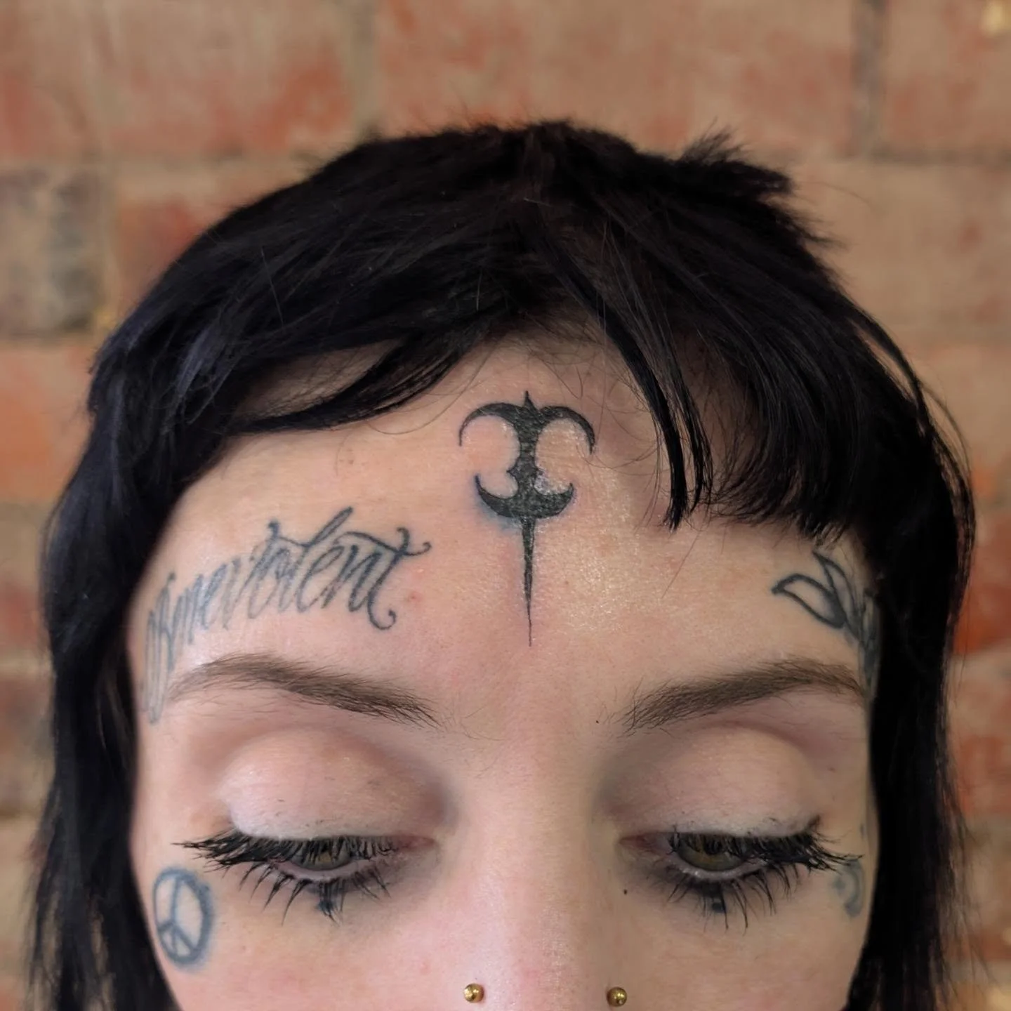 Forehead blast-over for @katesawannabe
Forgot to get a before photo so here's one from when we first started reworking her self done face tattoos.

The challenge here was pushing the original over to try to centre it better, stoked with the results.
