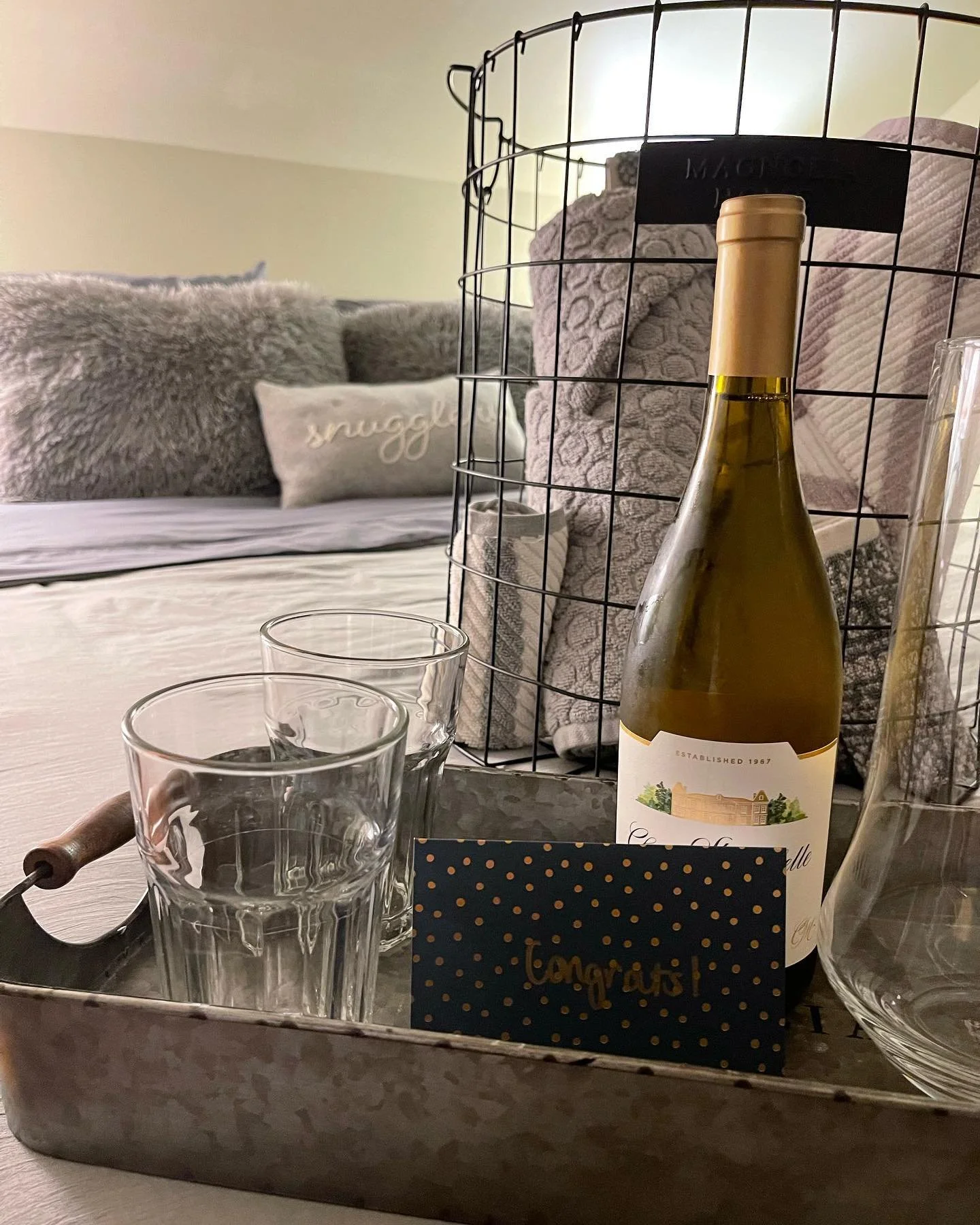 Our current guests our celebrating their wedding! 🎉 🍷 we are always happy to help you make your trip special, message us with any special requests and we are happy to try to make your trip more magical ✨