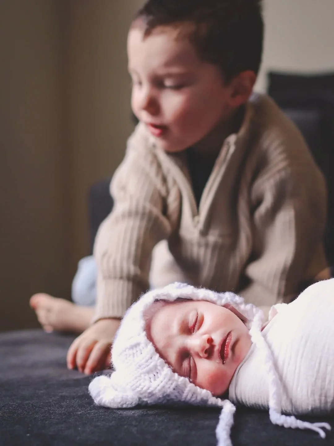 Baby Nina just wanted to sleep. 🥹

I can't get over the cuteness of this photo.  Jake is the sweetest older brother to this gorgeous cutie that I captured at just two weeks old. 

@melissasciberras_  thank you for this honour.

#melbournephotography