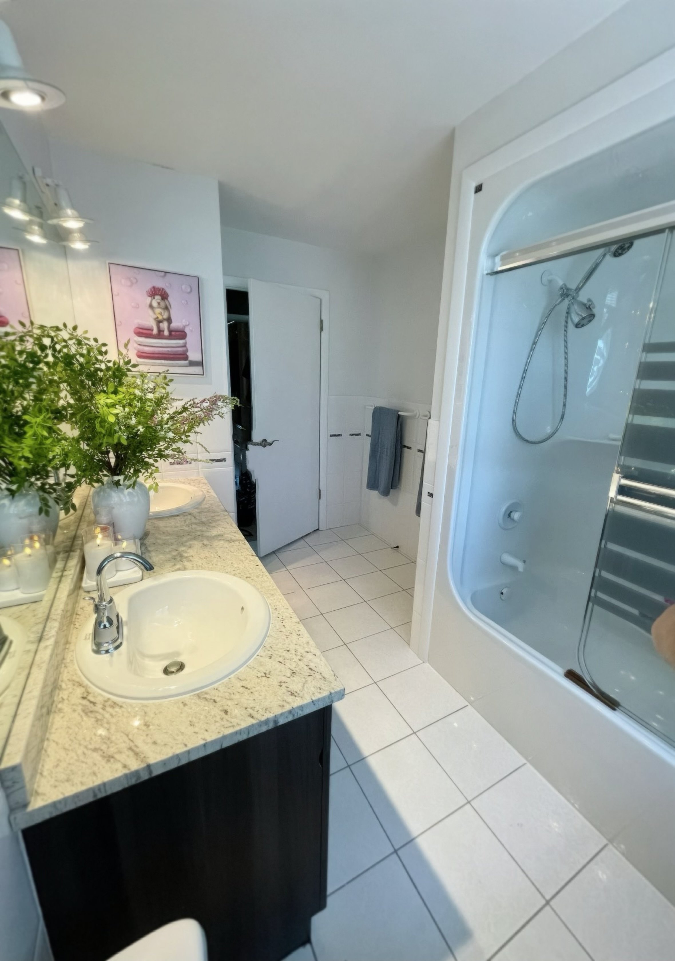2nd Upstairs Bathroom