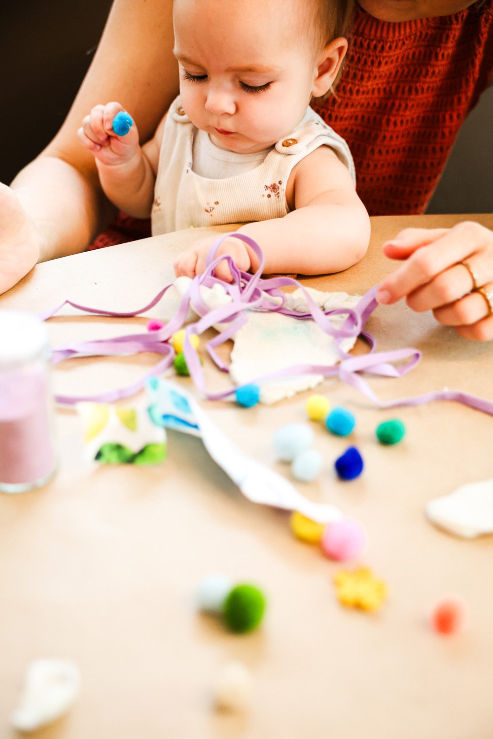Baby participating in sensory-rich creative play during Shine’s Baby & Me art class.