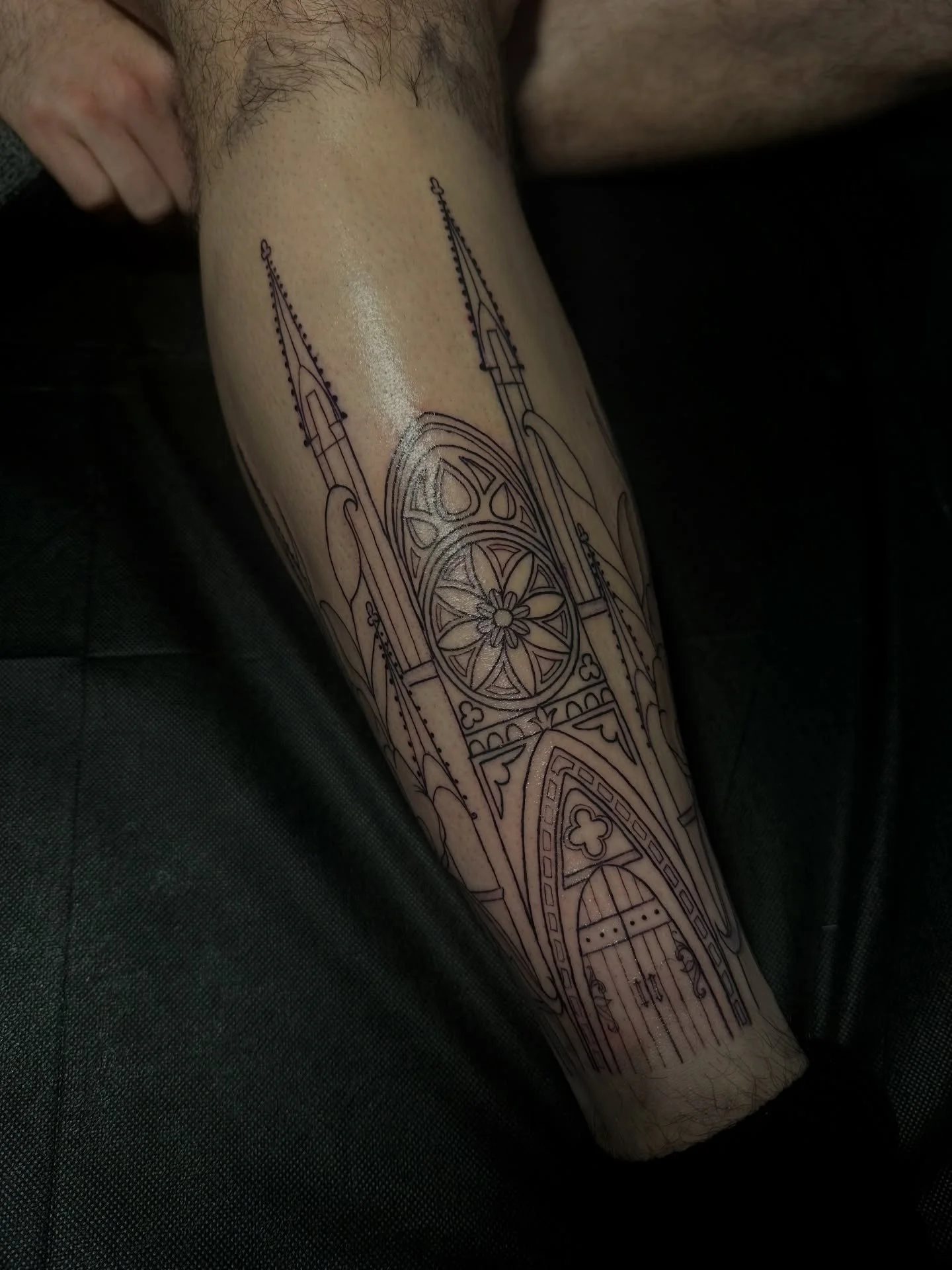 some foundational lines in for this cathedral leg wrap. send me more ideas like this y&rsquo;all!!! soooo stoked with this one and can&rsquo;t wait to shade this thing. thanks for the trust as always Ryan!