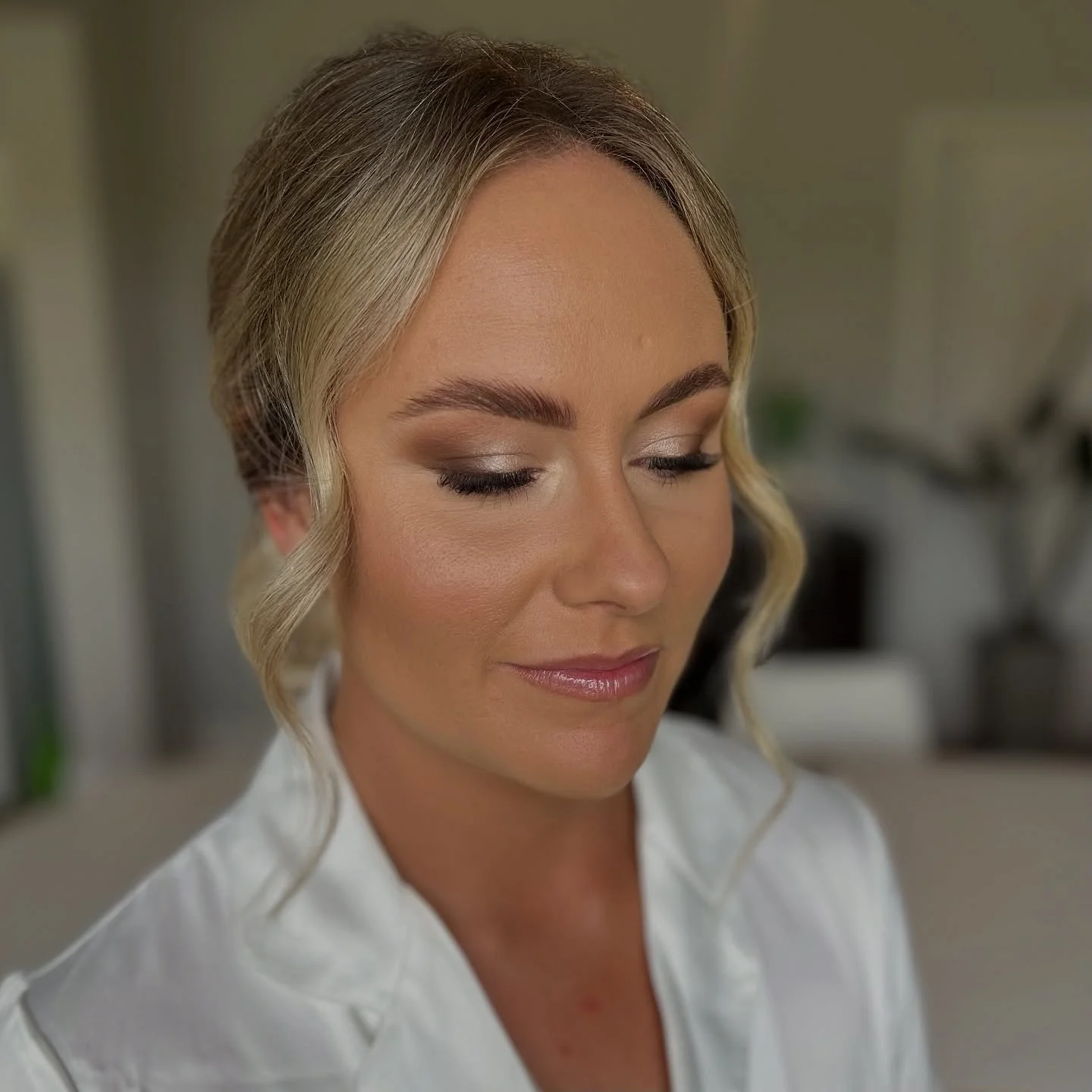 👰🏼 It’s wedding season 👰🏼 
Courtney and Jess will be out of salon this Friday for make up for a beautiful bride and her wedding party🤍
Our reception will reopen from 2pm.
For any inquiries, please leave a message on 5032 3757, or book onl