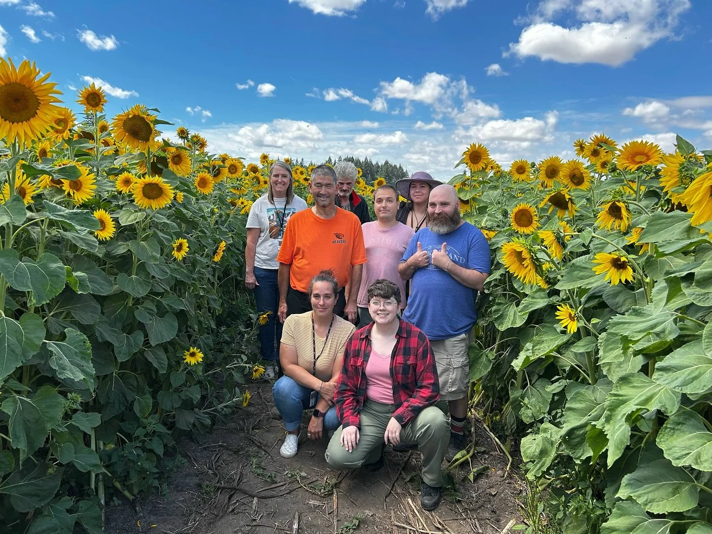🌻✨ Nothing says summer like a walk through fields of golden sunflowers and rows of vibrant blooms! From towering yellow sunflowers to other gorgeous flowers in full bloom, it was the perfect setting for laughter, friendship, and lots of smiles. 💛🌸