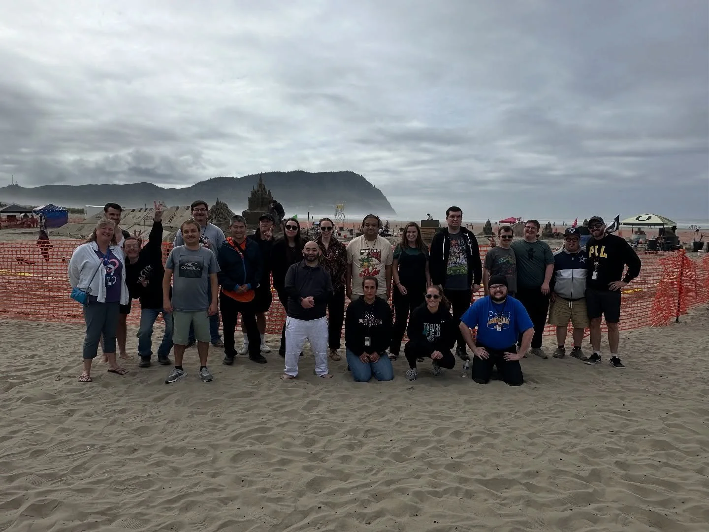 ☀️🌊 We soaked up one of the last summer days at beautiful Seaside beach a couple weeks ago! 🏖️ From building sandcastles and playing games, to sharing delicious pizza with friends, it was a day full of laughter and memories. 🍕✨

We were even there