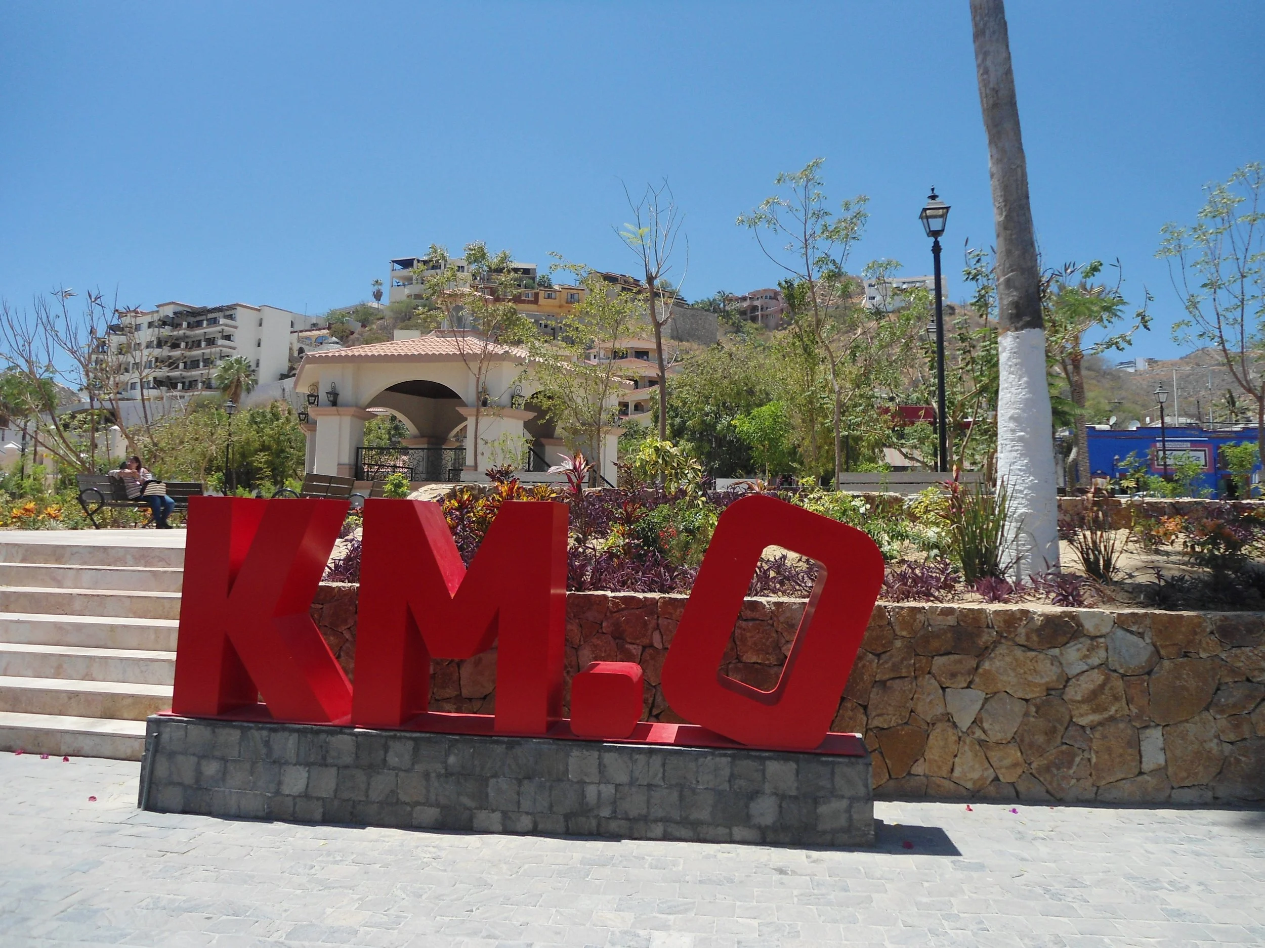 Cabo-San-Lucas-Town-square-Km-0