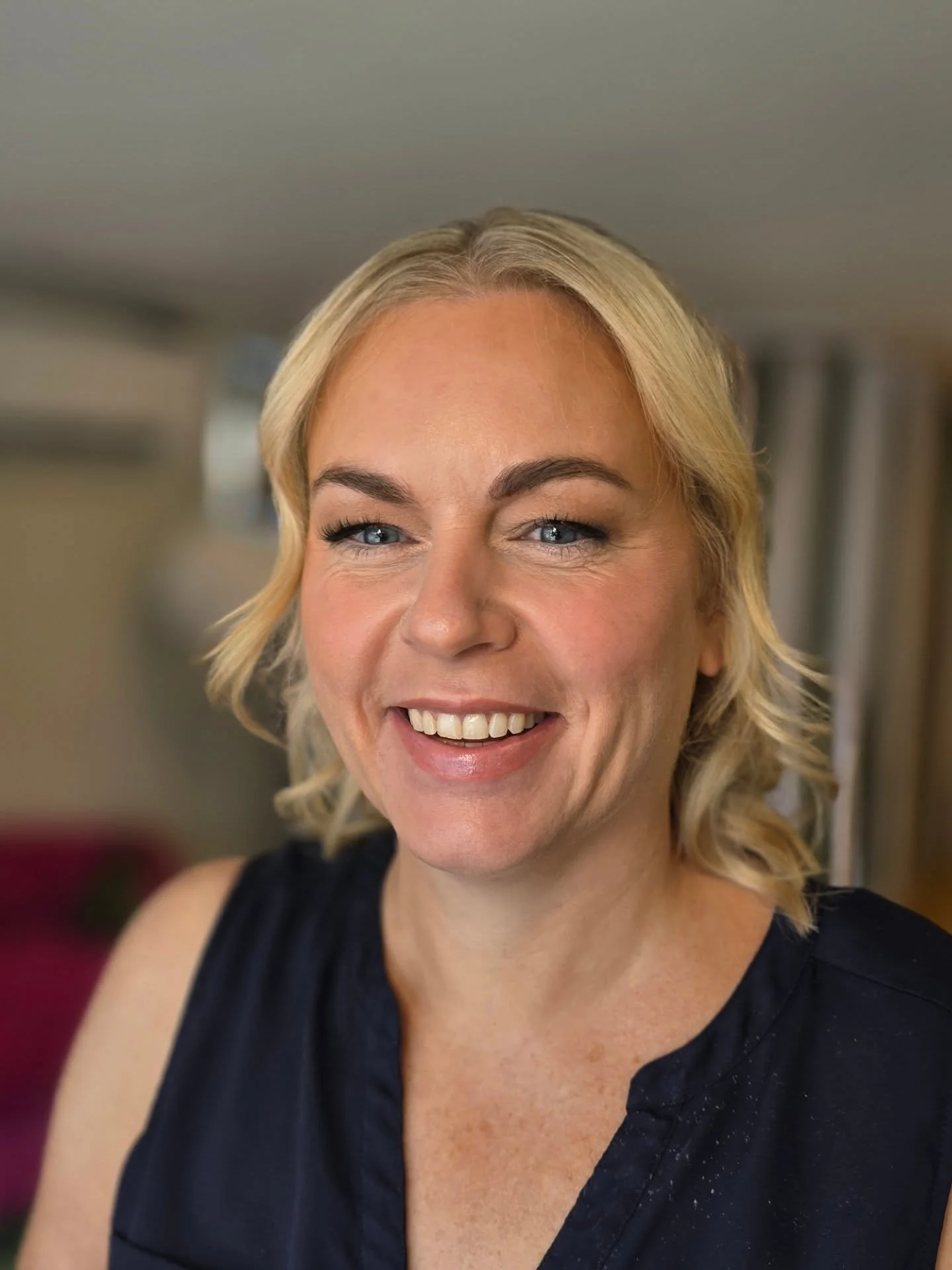 ✨️ There ain't no party like a Christmas Party ✨️

The lovely Anna popped in not once but twice this week! First for her gorgeous tan and then again for her hair and makeup 💄 

Base tan using @azuretan.au coconut 

Makeup highlights would have to be