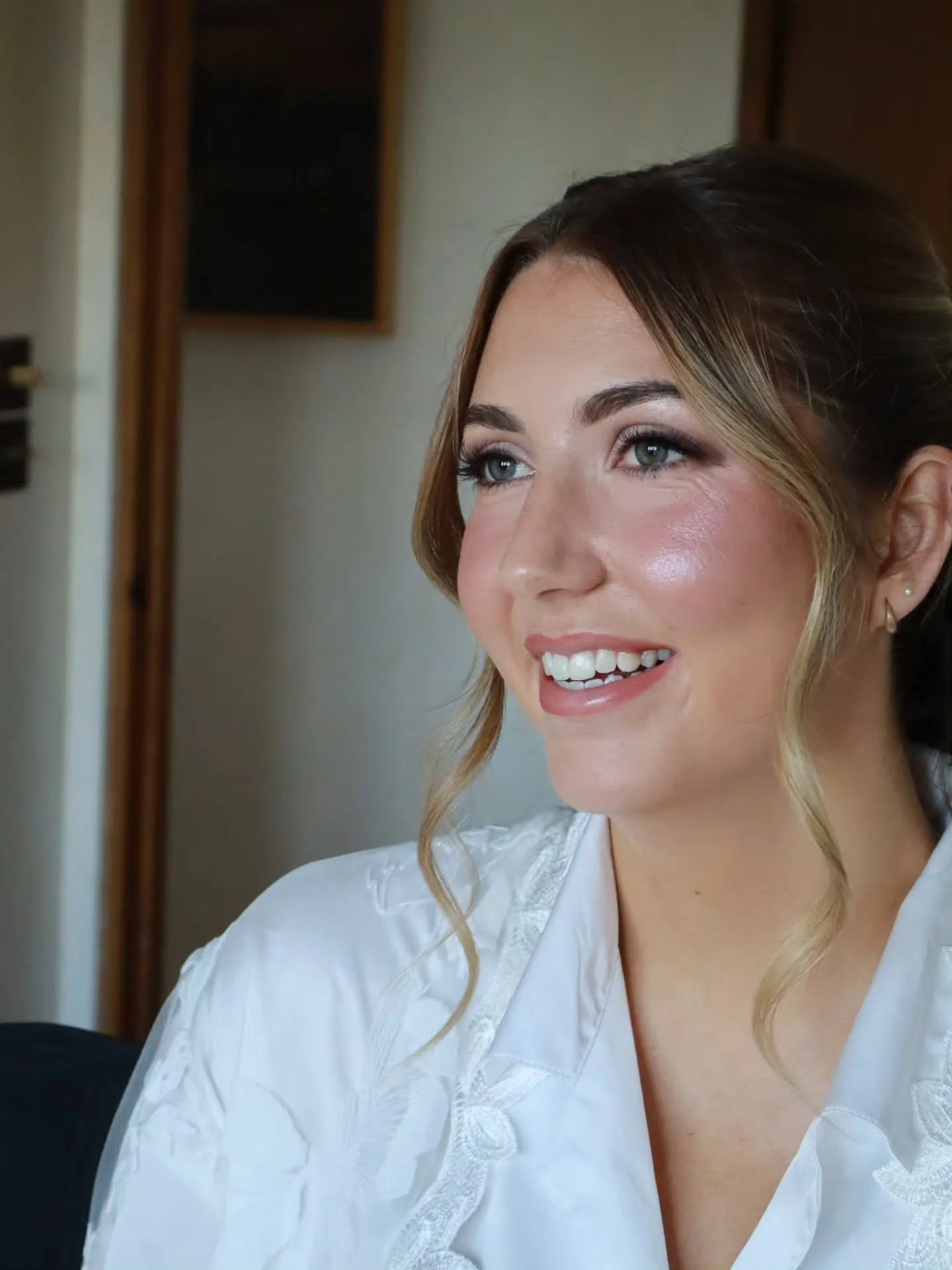 Photos of makeup 👍

Photos of makeup while the client is enjoying themselves before their big day 👌👌🔥🥳

Hair and makeup by Kate

💃 @zzoe.bates