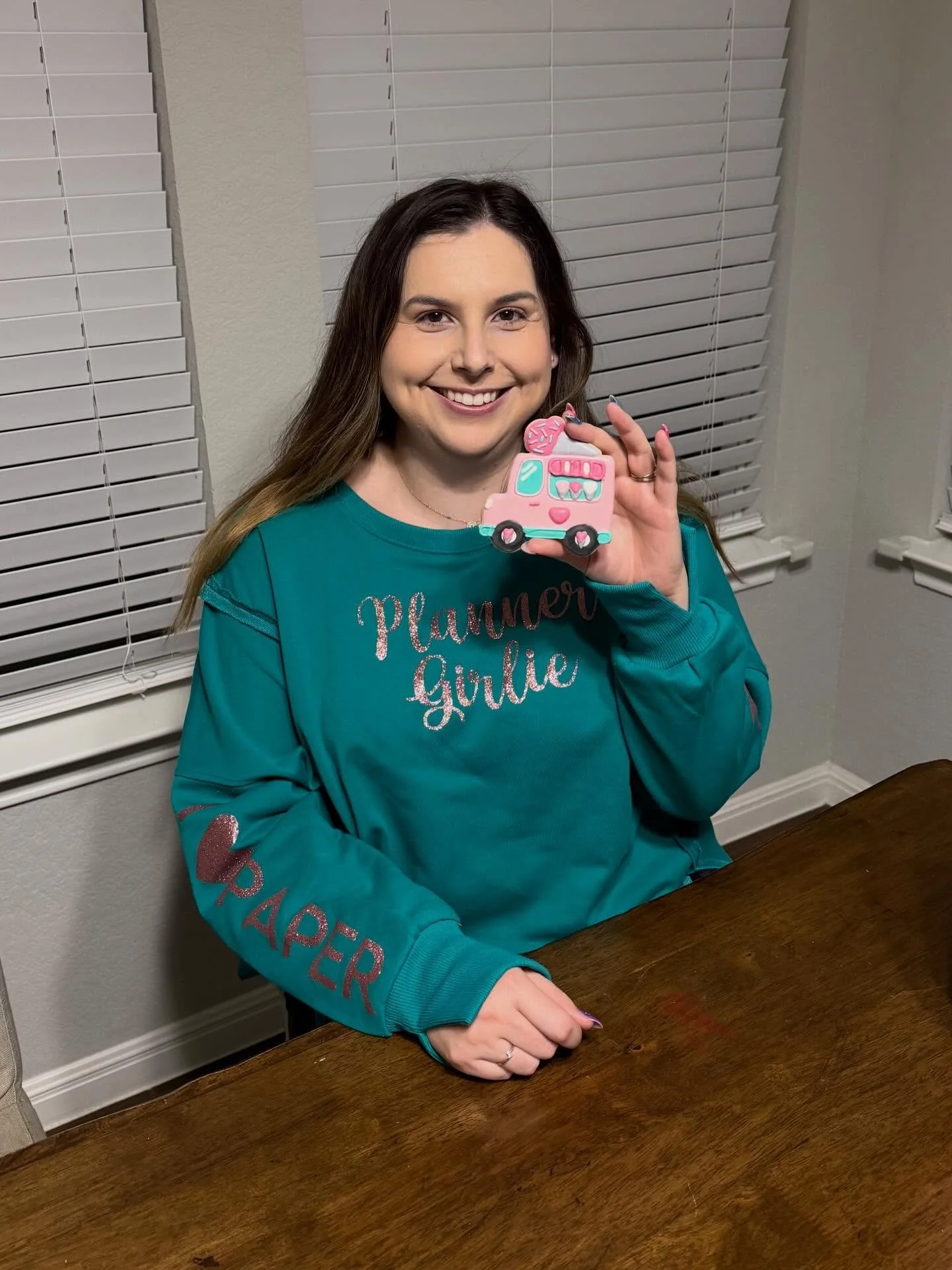 Sorry I&rsquo;ve been a little MIA lately ❄️🧊
Ice-mageddon + a full slate of orders + re-doing my home office = cozy bake mode activated.

January has officially been the month of cookie cakes 🍪✨
I swear I&rsquo;ve made more cookie cakes this month