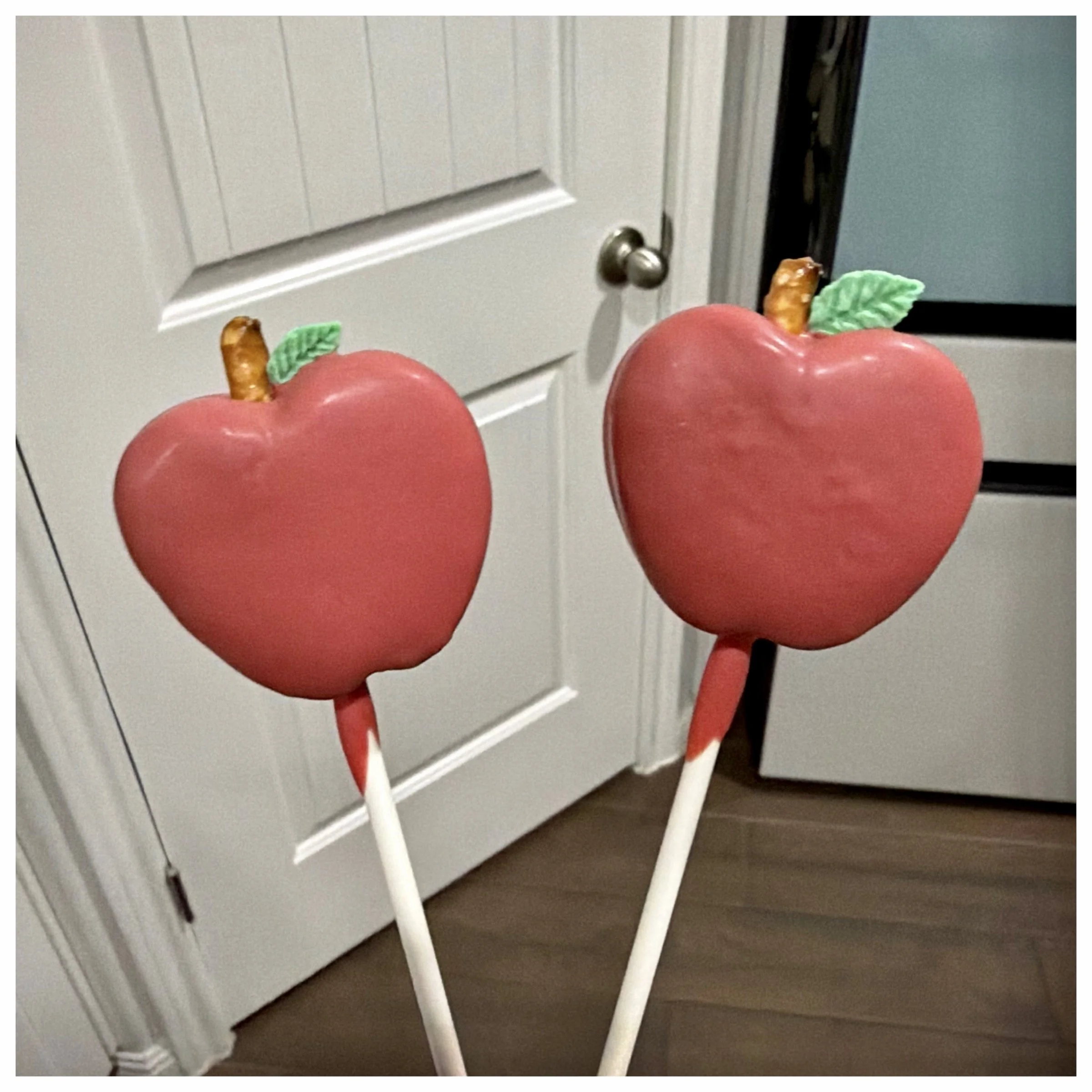 Apples Cake Pop Box - LARGE (Dozen)