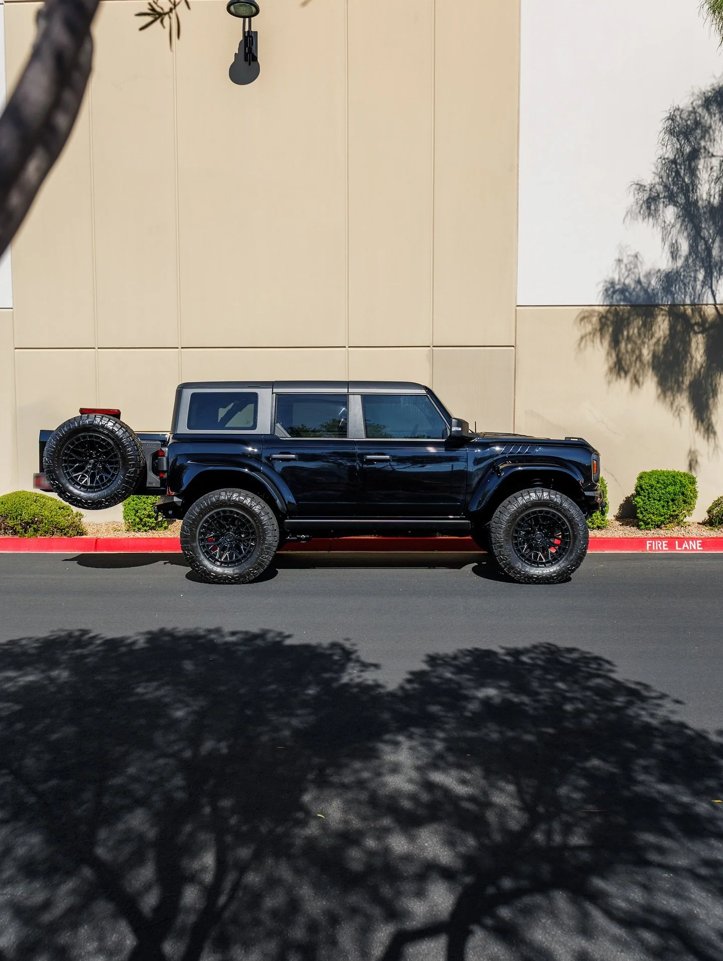 ⬛️Murdered out Bronco Raptor⬛️

Check out the mods⬇️

Suspension: @eibach_world
Wheels: @fueloffroad
Tires: @nittotire
Bumpers: @addoffroad 
Lighting: @rigidindustries 
PPF: @xpel 

#bronco #broncoraptor #raptor #raptorr #v8 #coyote #turbo #twinturbo