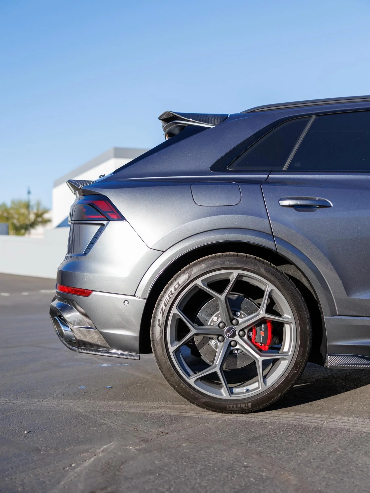 This Audi RS Q8 got some carbon fiber pieces to give it that much needed aggressive look😈.

With a 4-liter twin-turbo V8 it&rsquo;s easily justified on this SUV. Now it can go fast, looking fast. 

We even modified the rear diffuser to fit in the OE