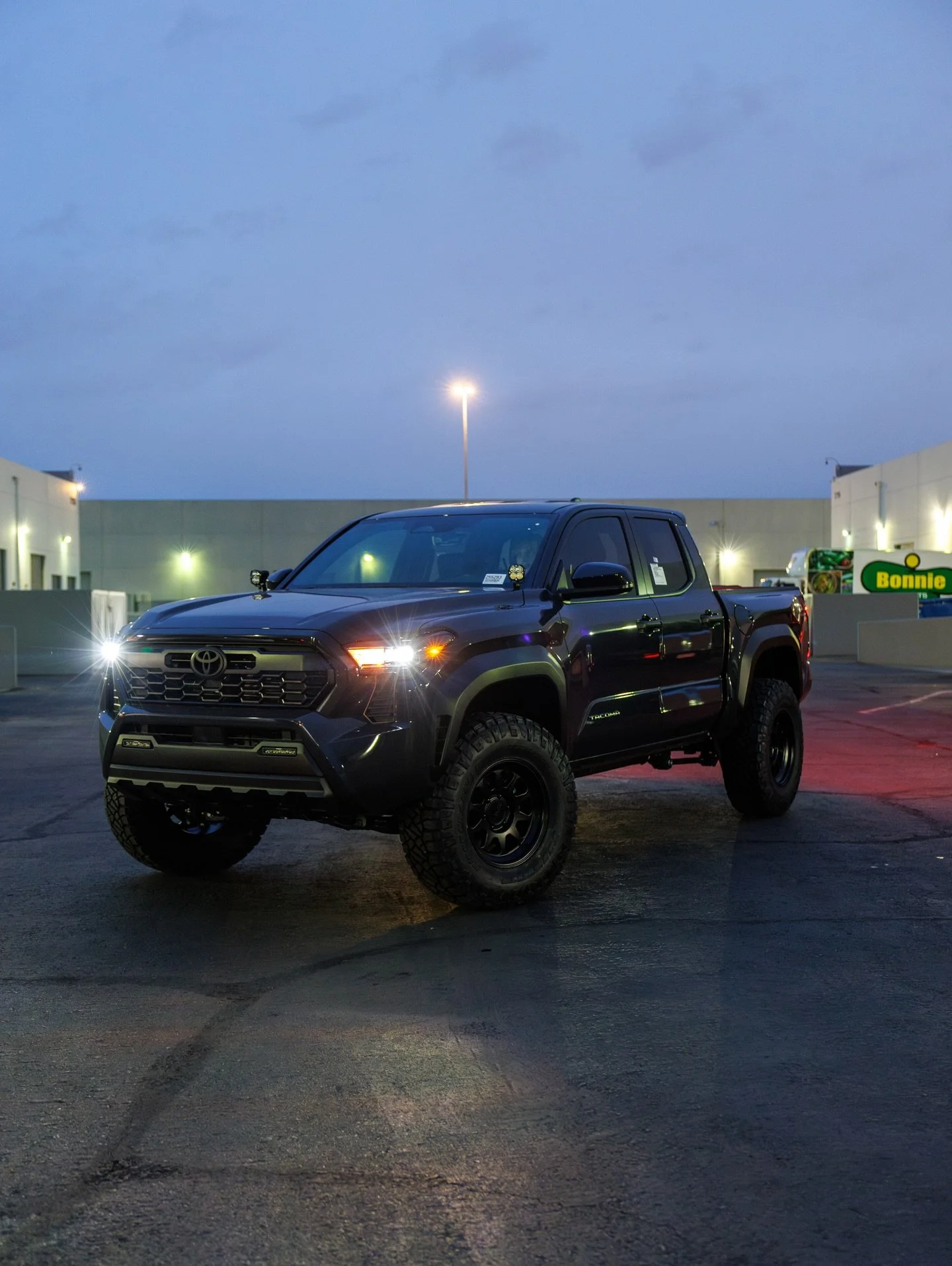 Is this the Taco Starter Pack?

We fitted this Tacoma with some @methodracewheels wrapped in @nittotire Ridge Grapplers &amp; @bajadesigns Squadron Sport Ditch lights to top it off.

Simple and sweet, what do you think?

Need help with your Tacoma? W