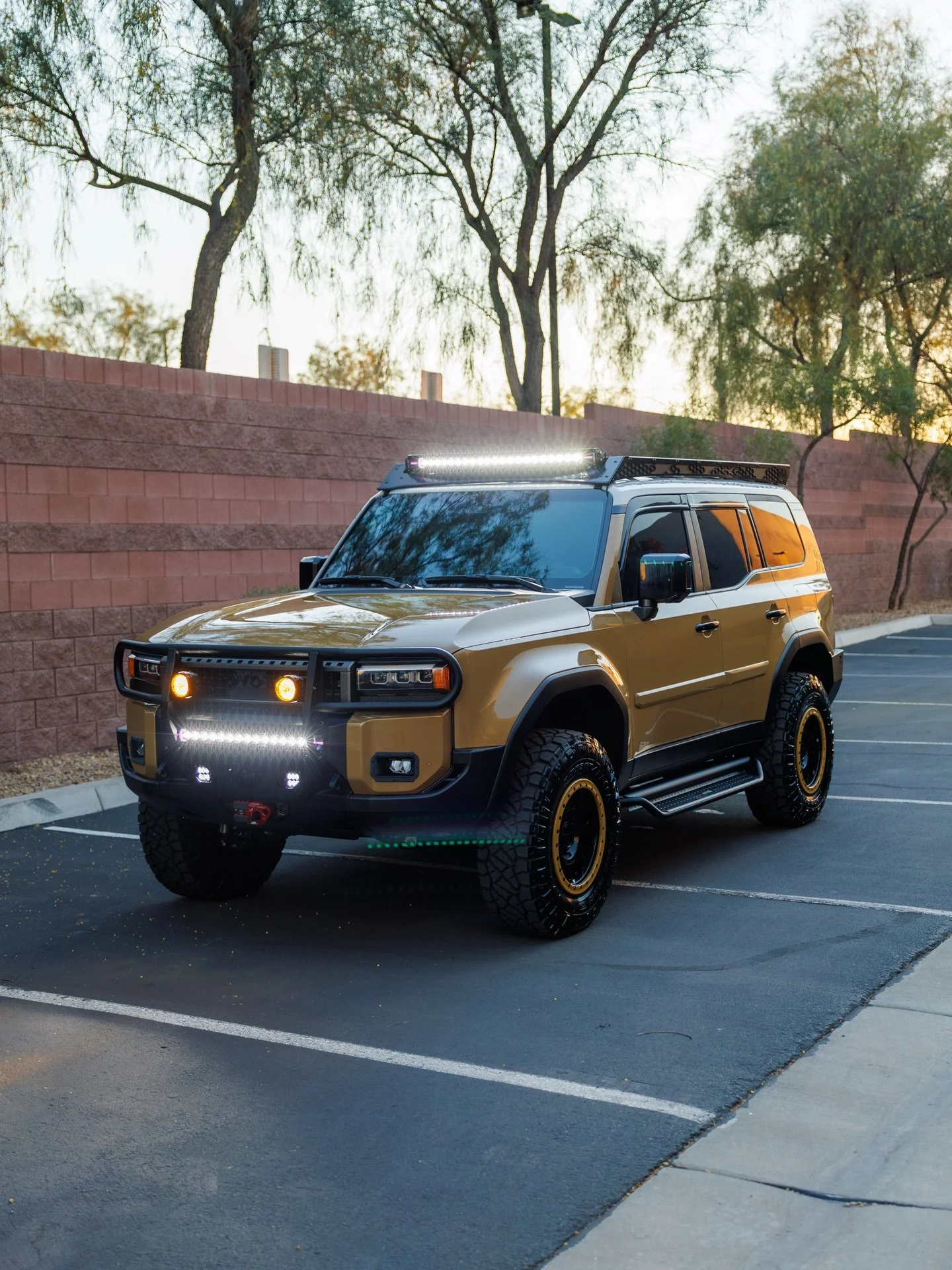 Land Cruiser dialed in &amp; ready to hit the dirt.

Check Out The Parts List ⬇️

@ragofabrication Front Rago Front Bumper With Fairlead, Brush Guard, Nacho Lights, Skid Plate, Light Bar, Pod Lights, Winch, Rear Bumper With Pod Lights, &amp; Roof Rac