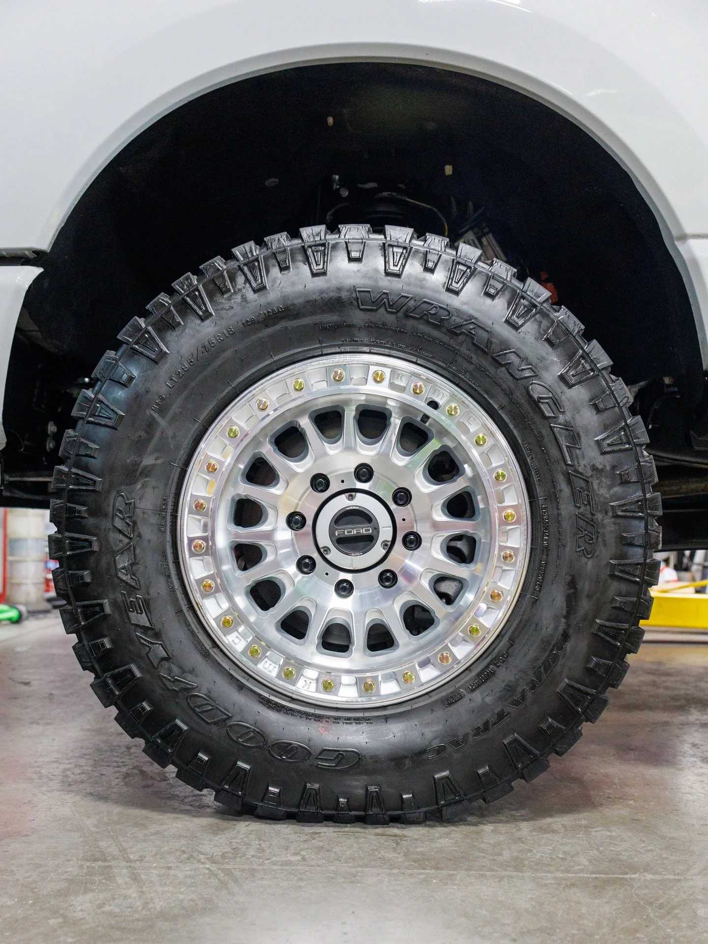 Quick 1&rdquo; @readylift spacer &amp; 18&rdquo; IMS wheels from @kmcwheels for this Super Duty!
 

How are we feeling about this combo? Let us know in the comments!

Need some help with your truck? 

Give us a DM!📩

📍 7725 Commercial Way #140, Hen