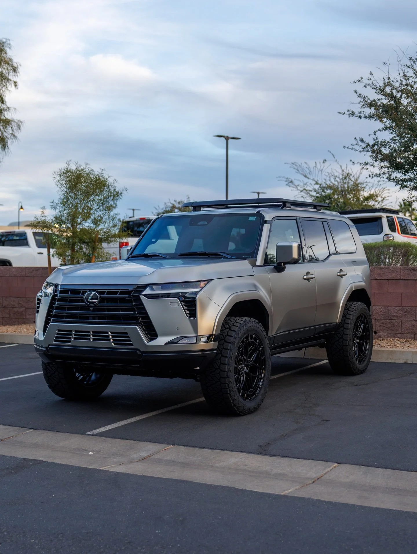 Wheels, rubber, and lift for this brand new GX550🔥😮&zwj;💨

Setup ⬇️

@readylift SST kit 
@nittotire Recon Grappler A/T 
LT285/55 R 22 on all 4 corners
@vossen 22&rdquo; HFX1&rsquo;s

Want more details? DM us!📩

📍 7725 Commercial Way #140, Hender