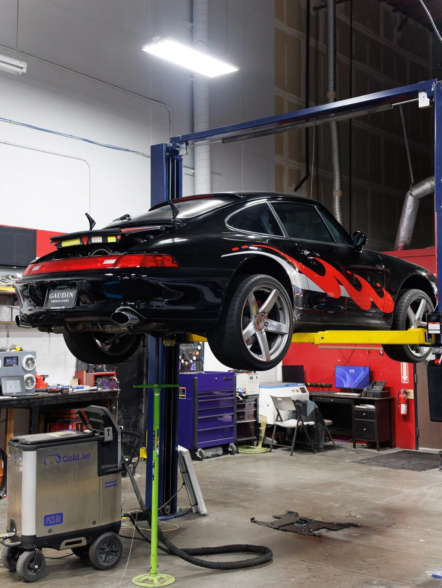 Dry Ice Blasting for this beautiful 993 for our friends @gaudinclassiclv &lsquo;s 2026 Restoration Challenge!

If you know @gaudinclassiclv, you know they&rsquo;re going to knock it out of the park with this one😏

Message us with any of your Dry Ice