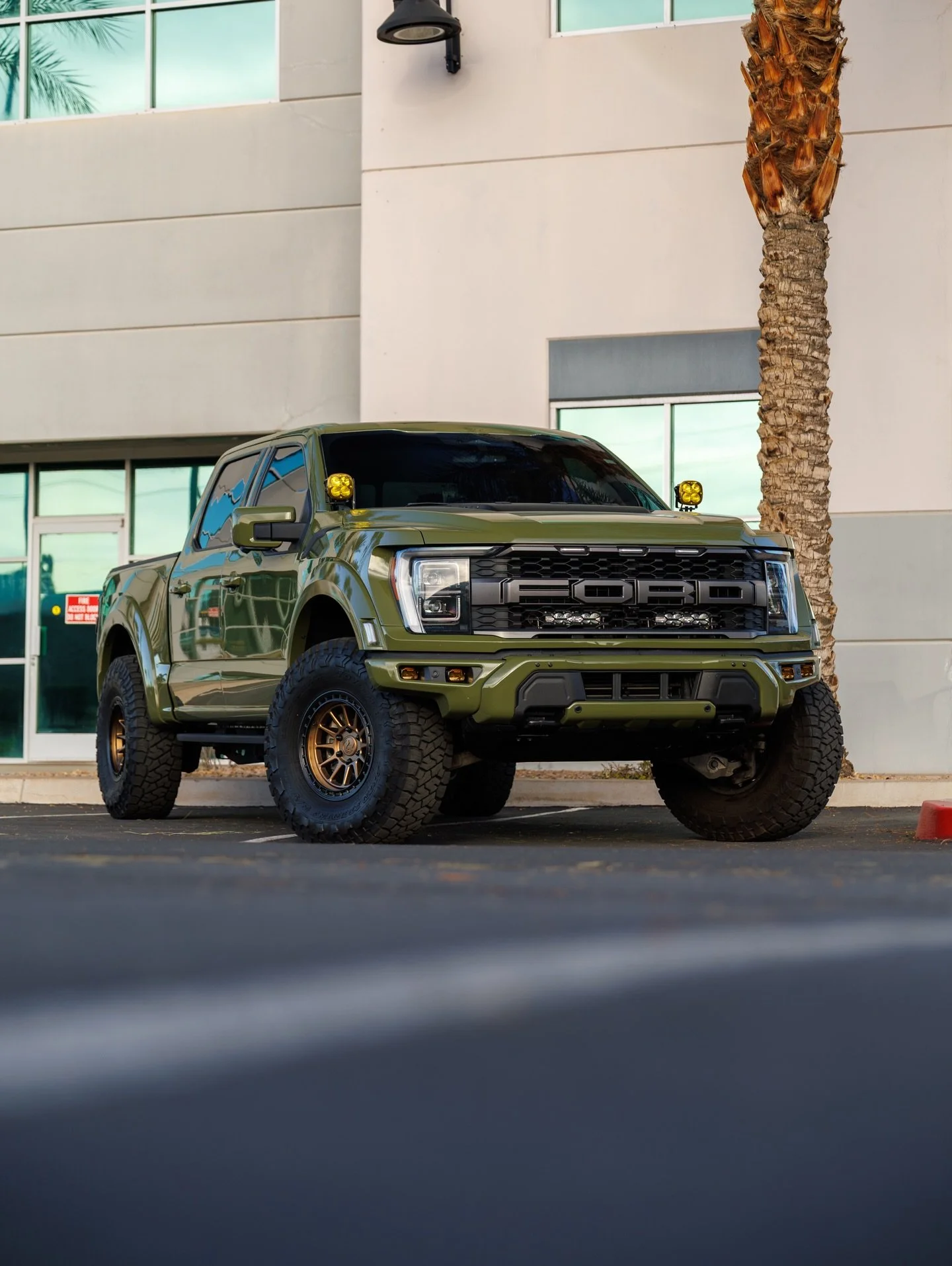 V2 of this Raptor. Same truck, new look.

Check out the build below!⬇️ 

@xpel Moss Green PPF
@eibach_world Pro-Lift Coil Spring System
@fifteen52  Bronze Range HD in 17x8.5&rdquo; 
@toyotires Open Country R/T Trails in 37x12.50 R17
@sdhq A-Pillar Li