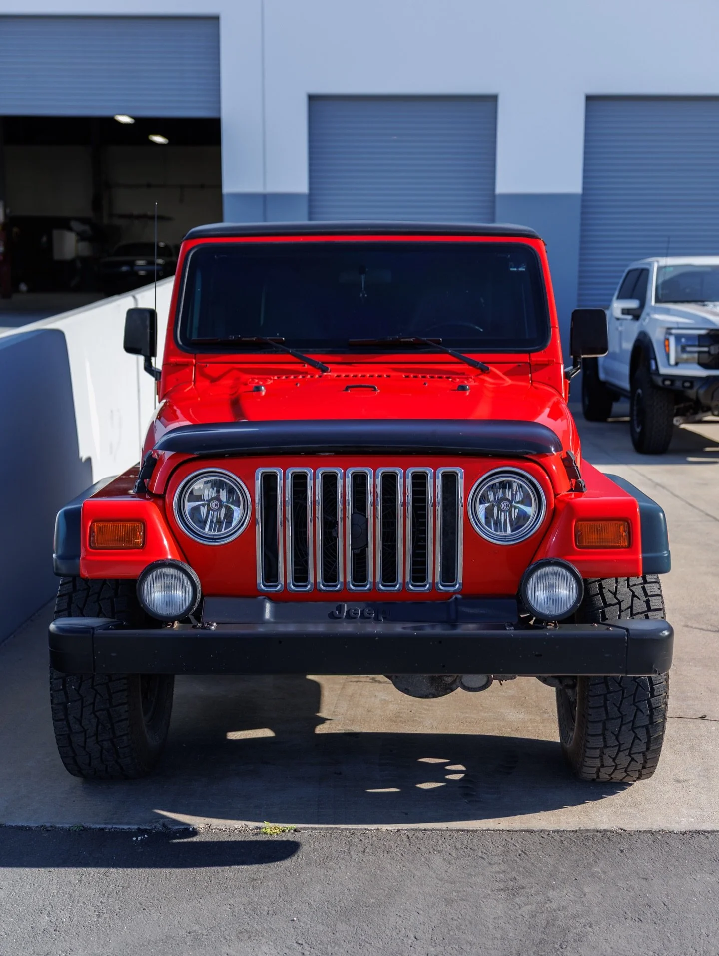 Xpel tint all around this wrangler before summer officially hits🥵🌡️

Extreme Heat Warnings are no joke! Help yourself out with some tint before it gets even hotter!

DM us with any questions! 

📍 7725 Commercial Way #140, Henderson, NV 89011 📲 (7