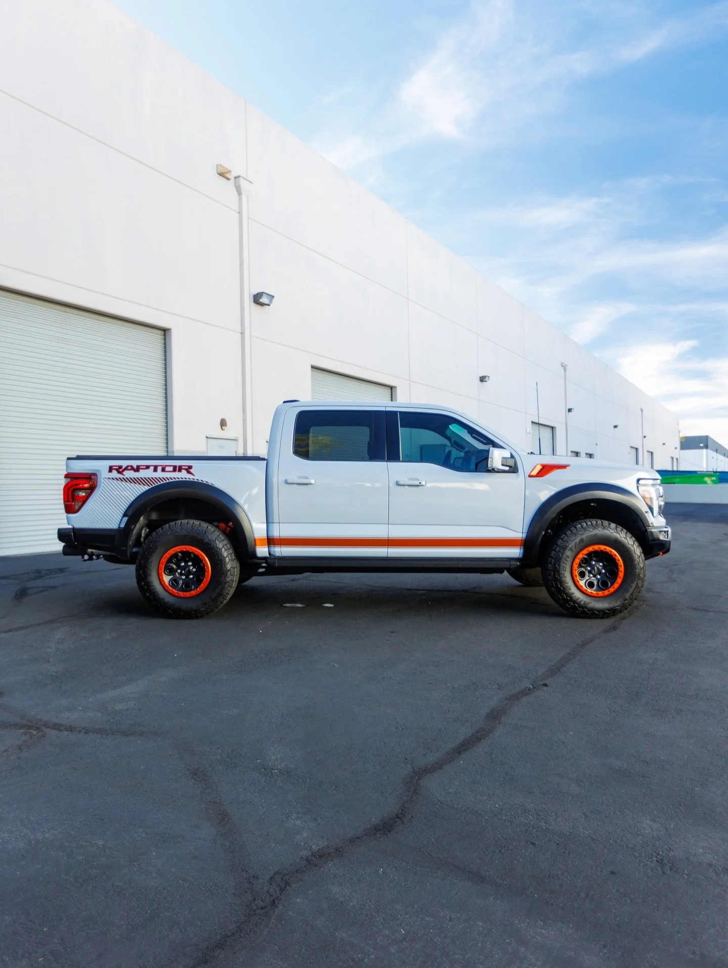 How are we feeling about this grey &amp; orange combo? 🔥

This Raptor came in looking clean, but was just missing something. Not anymore!

Check out what we did⬇️

▪️ Blacked-out skid plate &amp; bumper 
🍊Custom orange paint on:
Tow hooks 
Wheel ri