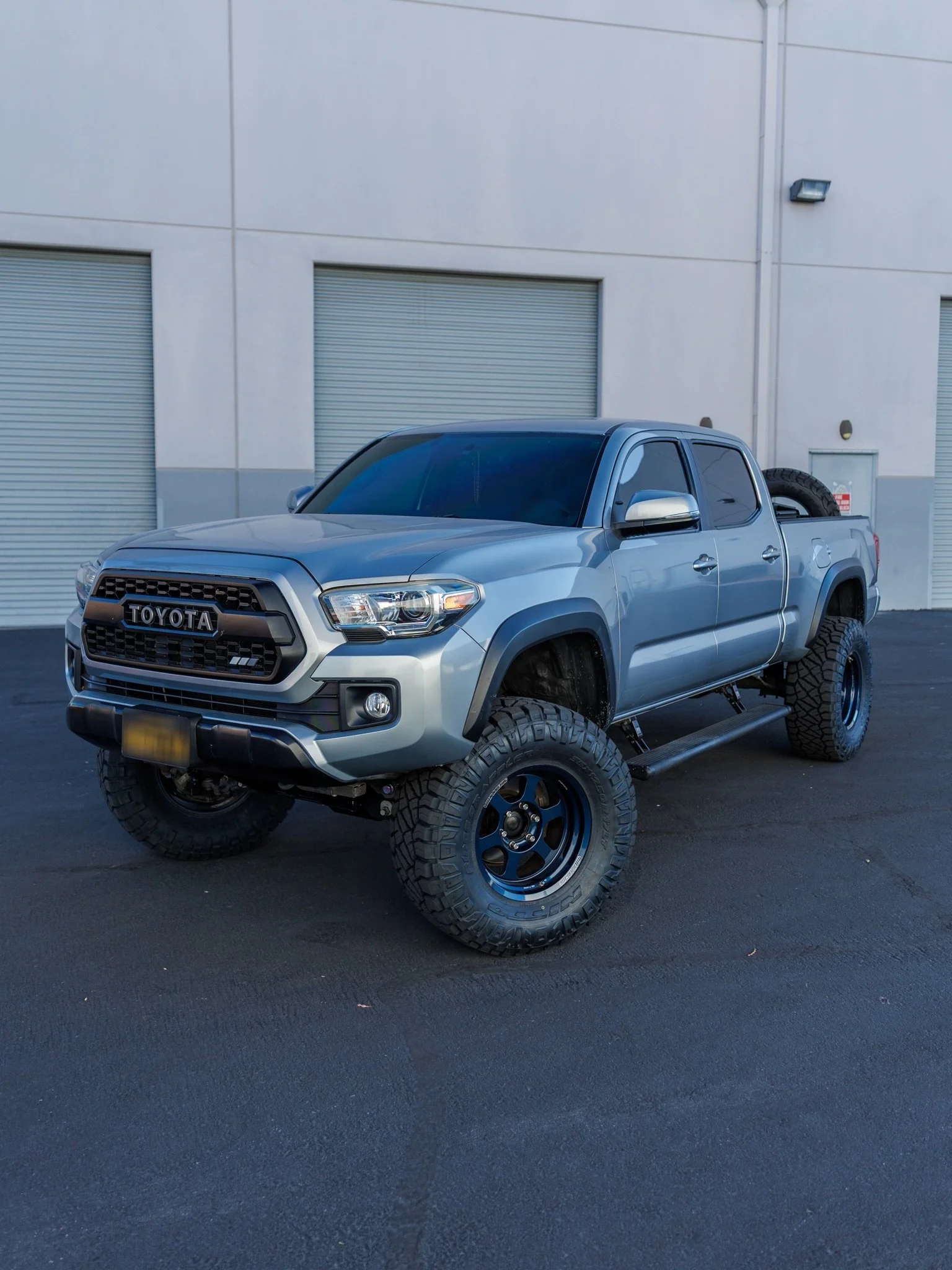 9th Island Spec🏝️

We swapped out the Icon Lift that was previously on, for a taller 6&rdquo; lift from @roughcountry. 17&rdquo;@rayswheelsusa TE37XT M-Spec in Mag Blue 😍 wrapped in 35x12.5 @nittotire Ridge Grappler&rsquo;s 🤙

Need to get your rid