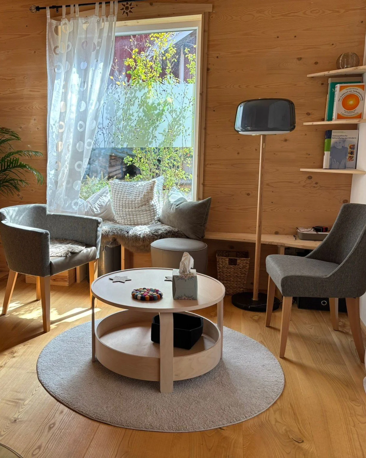 Sitzecke in der Praxis von Anja Pfenning