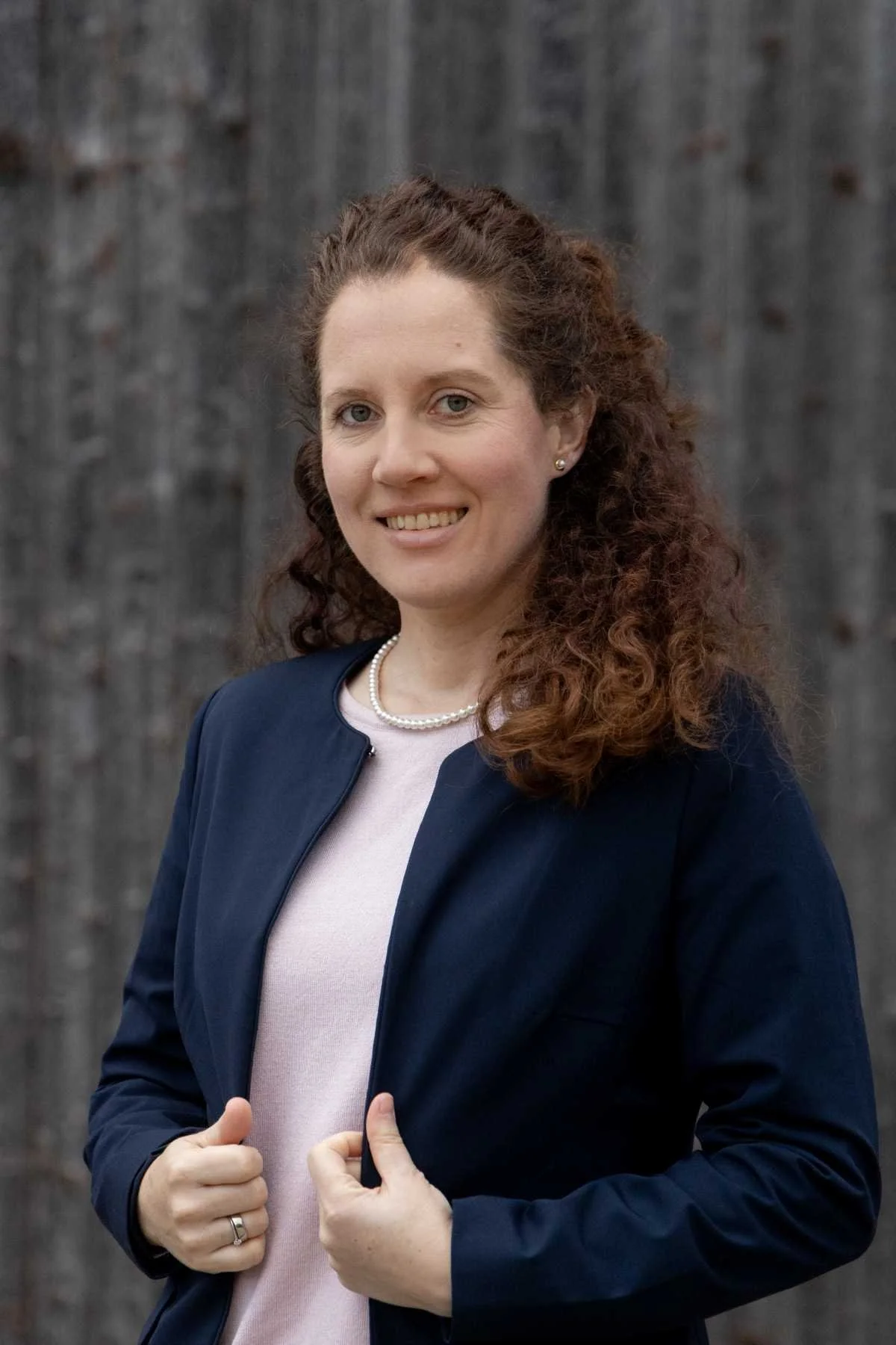 Nicole-Kristin Dürksen im Blazer