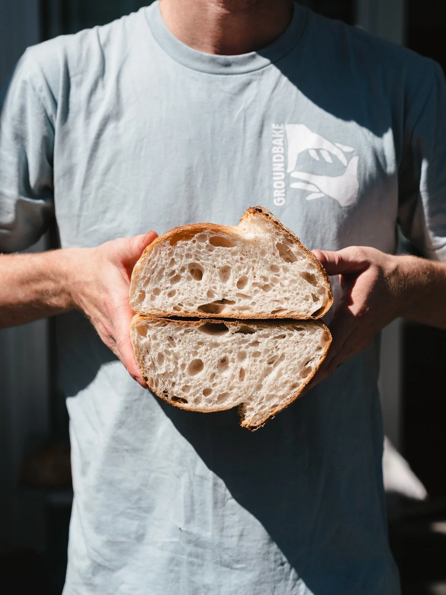 White &bull; Soy &amp; Linseed &bull; Fruit &bull; Olive 
Slow fermentation. Real bread. Baked fresh daily.

Which loaf are you taking home?

#artisanalbakery #sourdoughbread #sourdoughbakery #sydneybakery #sydneybread