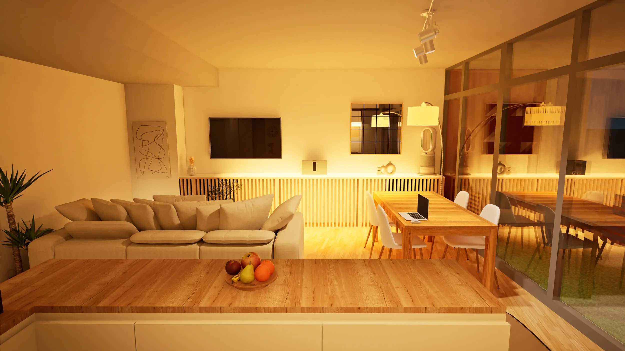 Salon lumineux avec canapé beige, table en bois avec un plat de fruits, chaise blanche, télévision murale, décor minimaliste et grands vitres donnant sur un espace extérieur