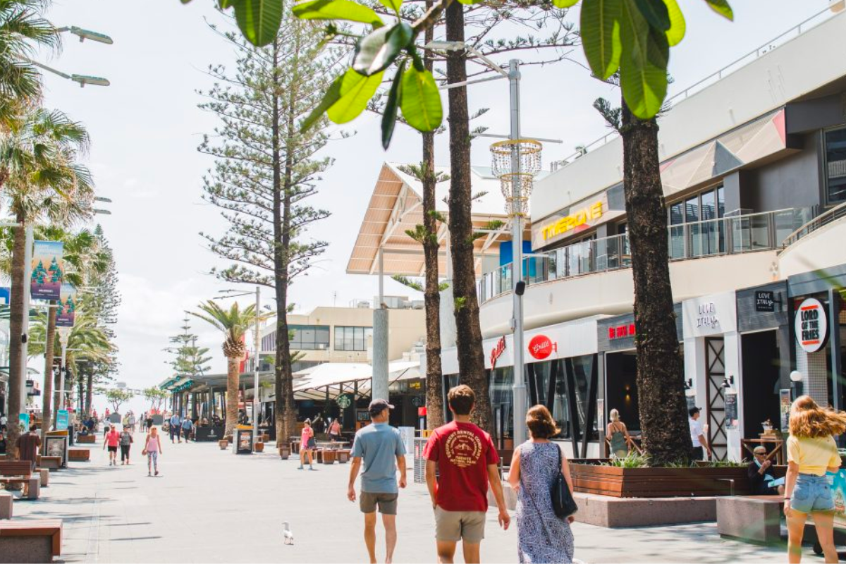 Cavill Avenue in Surfers Paradise, a walkable Gold Coast shopping and dining precinct popular with Kiwi families relocating from New Zealand