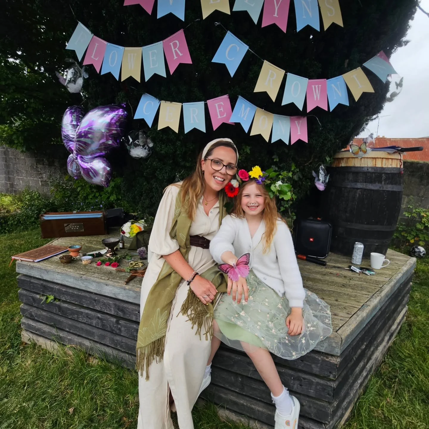 Evelyn's Flower Crown Ceremony 🌸💚🧚&zwj;♀️

Yesterday I had the honour of holding a ceremony for my friends daughter who was not making her holy communion.

We created a ceremony that felt more personal to her which was  held outdoors in nature whe