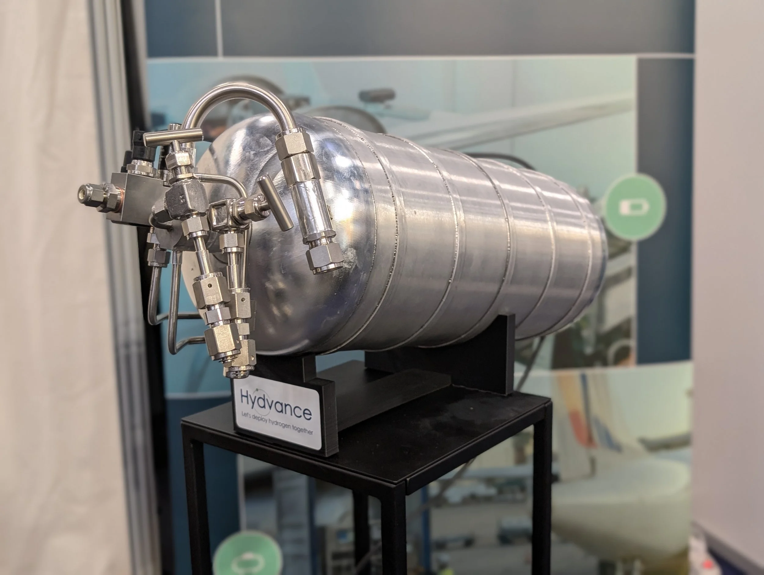 Liquid hydrogen for high-performance drones