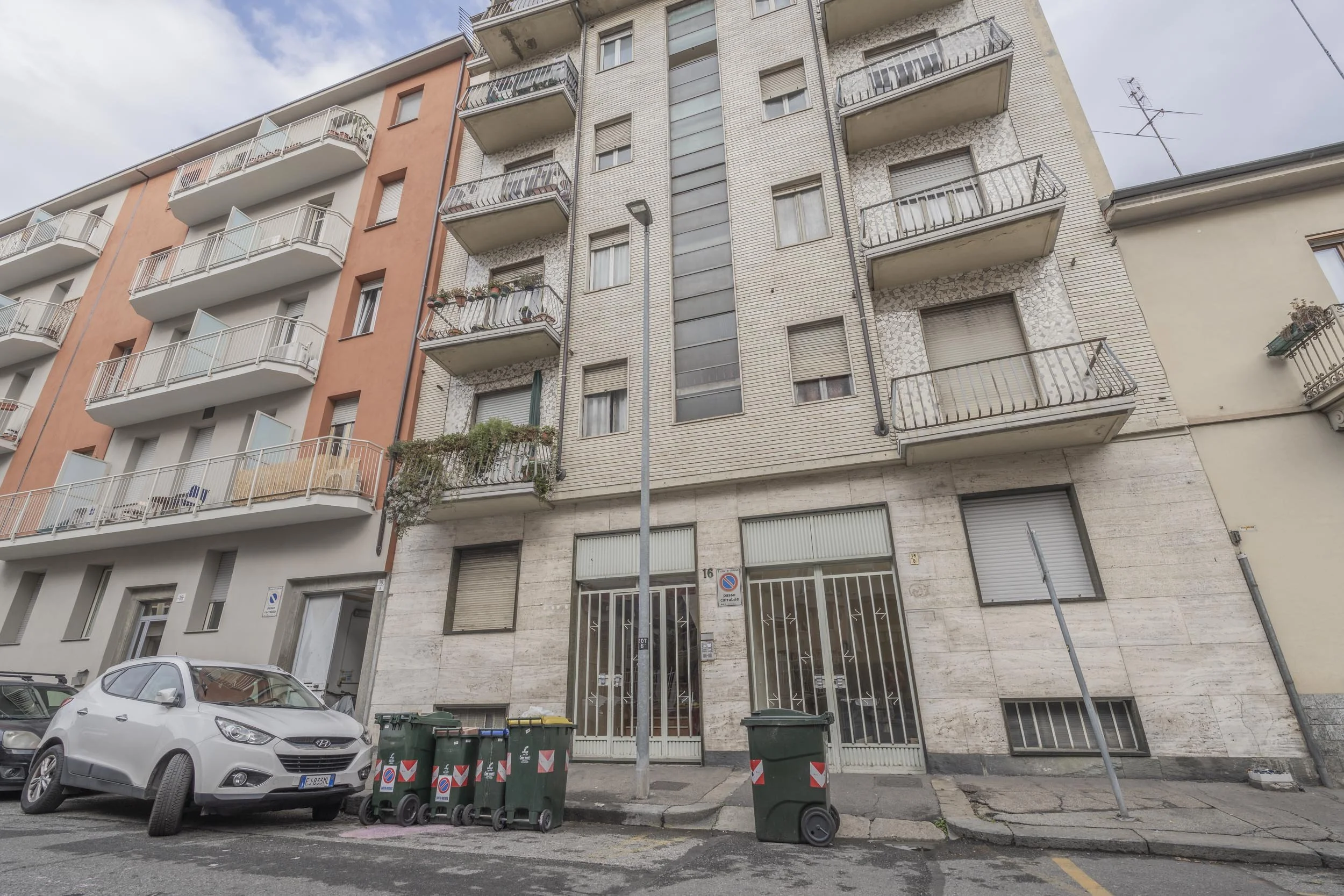 PALAZZINA DI QUATTORDICI UNITA' IMMOBILIARI