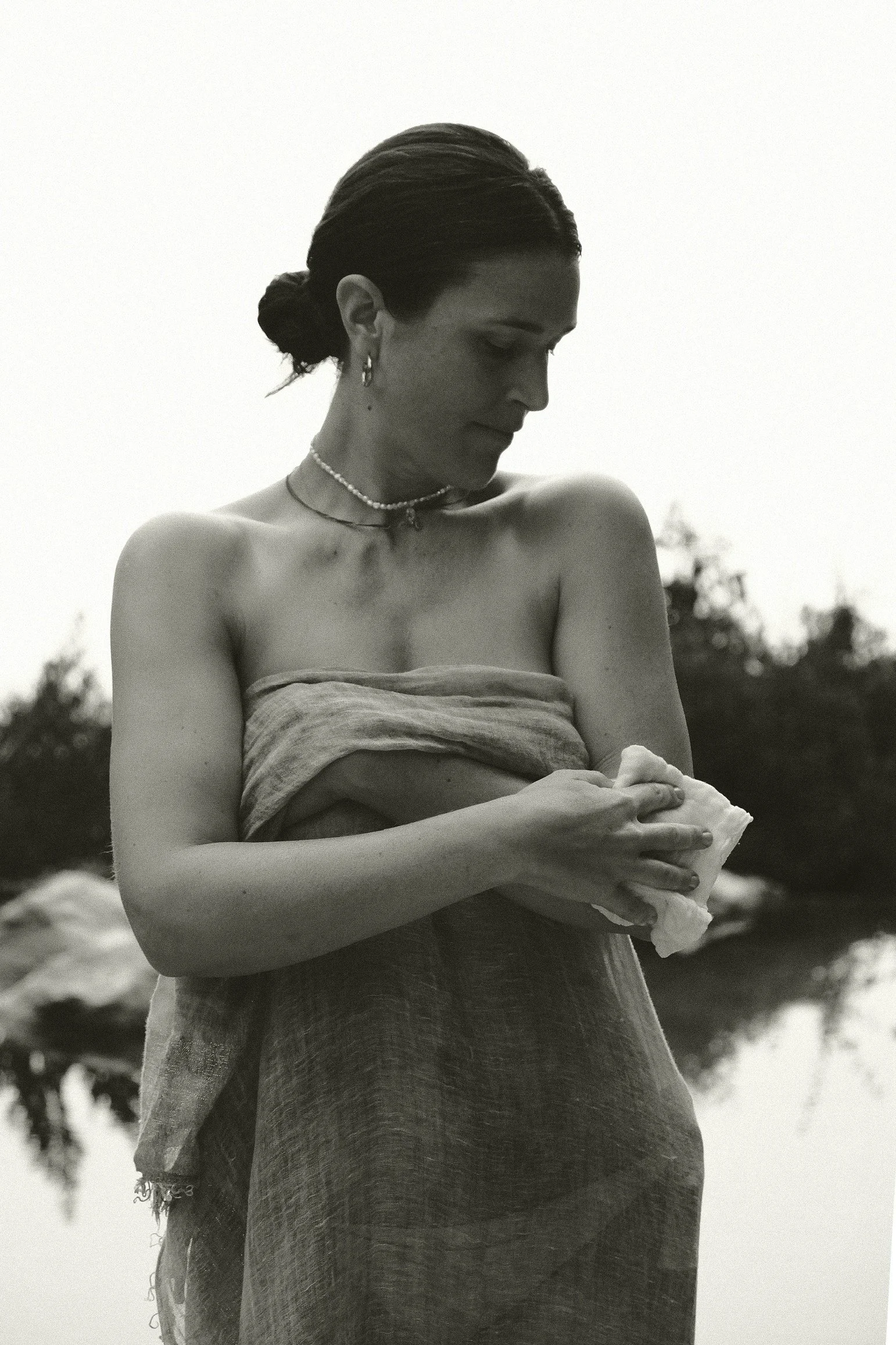 feminine-embodiment-linen-natural-pool-deia-bw.jpg