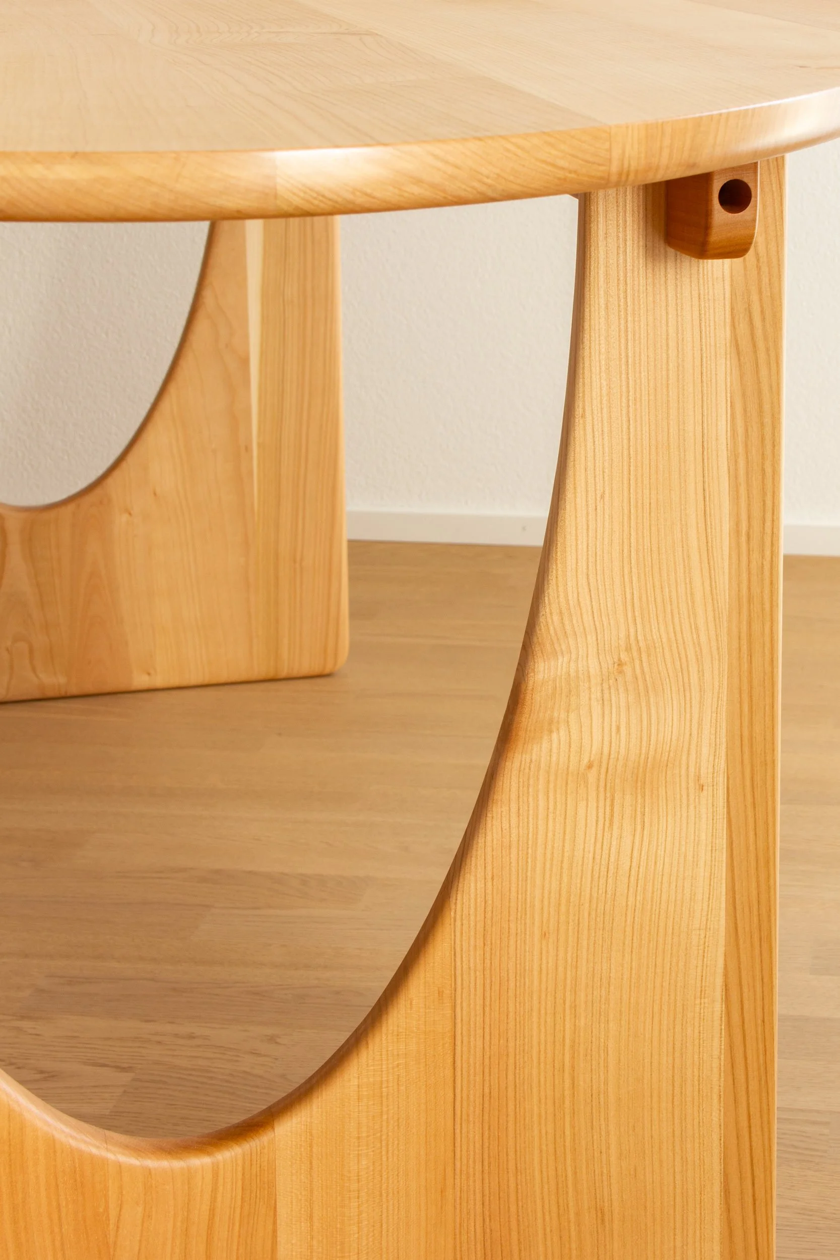 F-O_STUDIO_Table-Curvy_2.jpg