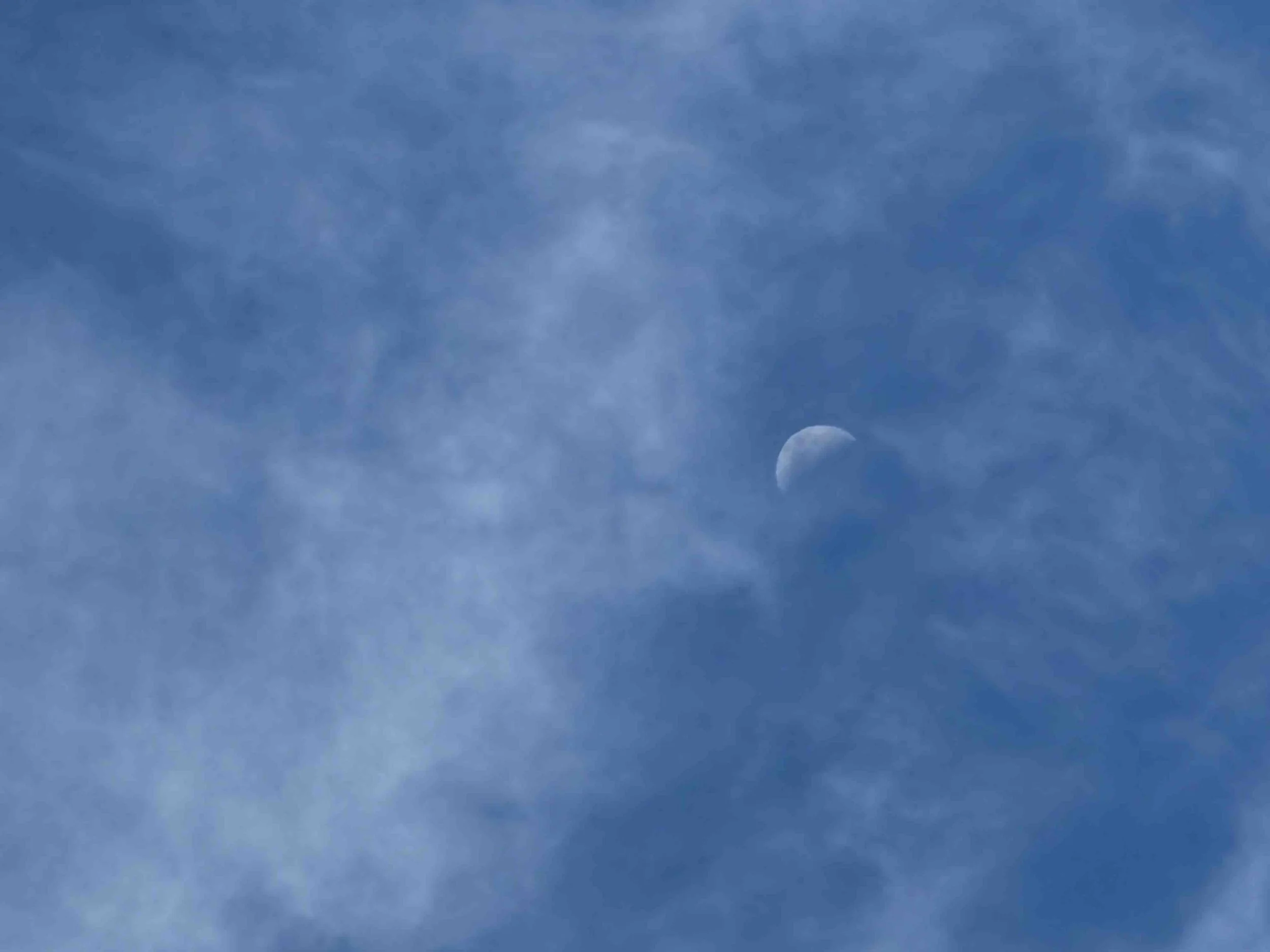 Imagen simbólica de ansiedad y Vata elevado afectando el sistema nervioso según el Ayurveda