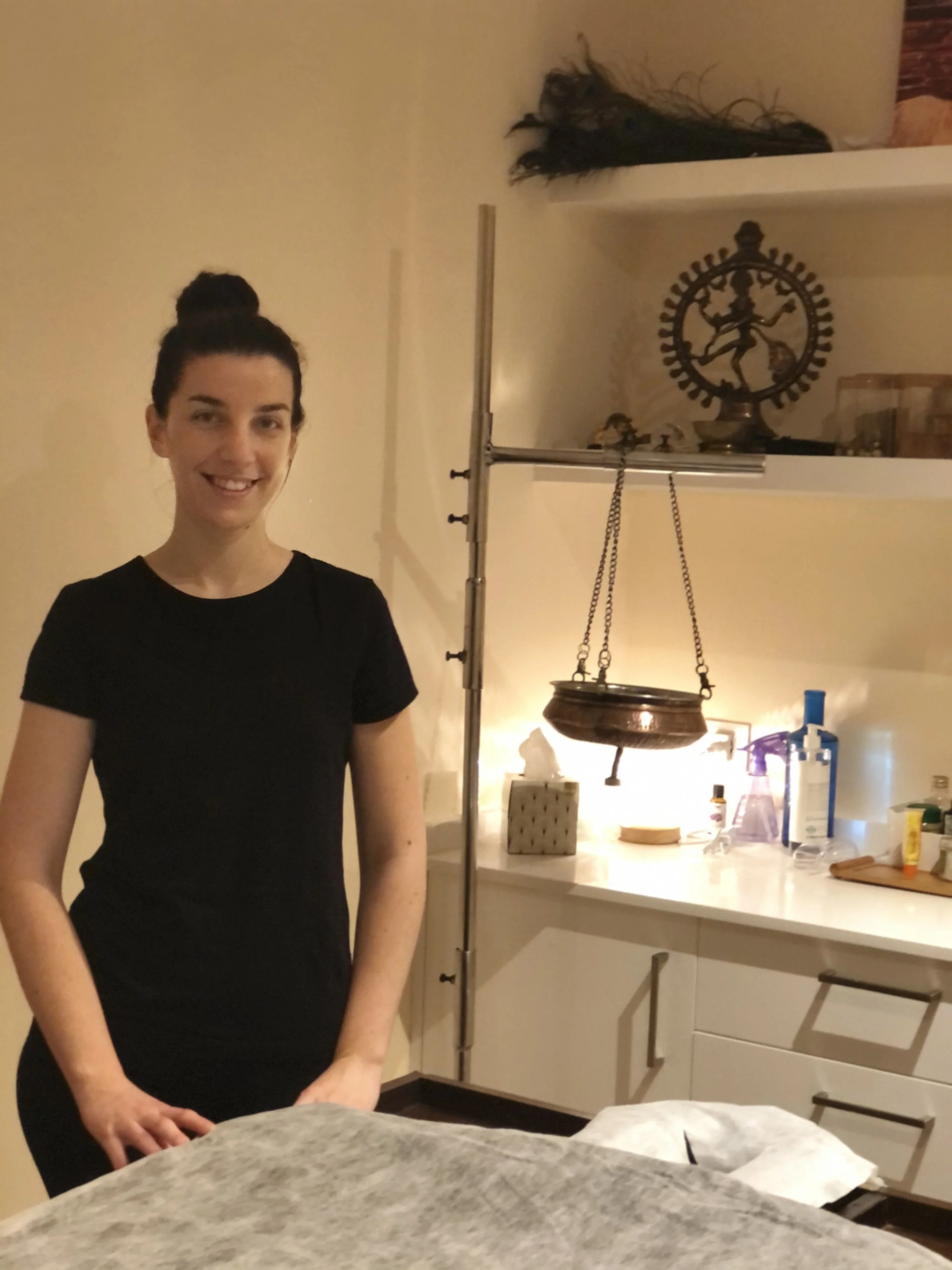 Una de nuestros colaboradores en el Centro de Ayurveda Barcelona especializada en masaje ayurvédico