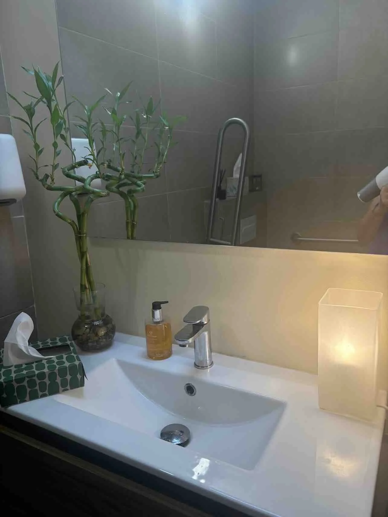 Facilities at the Barcelona Ayurveda Center, equipped with towels for Ayurvedic treatments