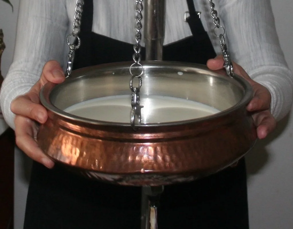 shirodhara-leche-medicada-dhara-patra-ayurveda-barcelona.jpg