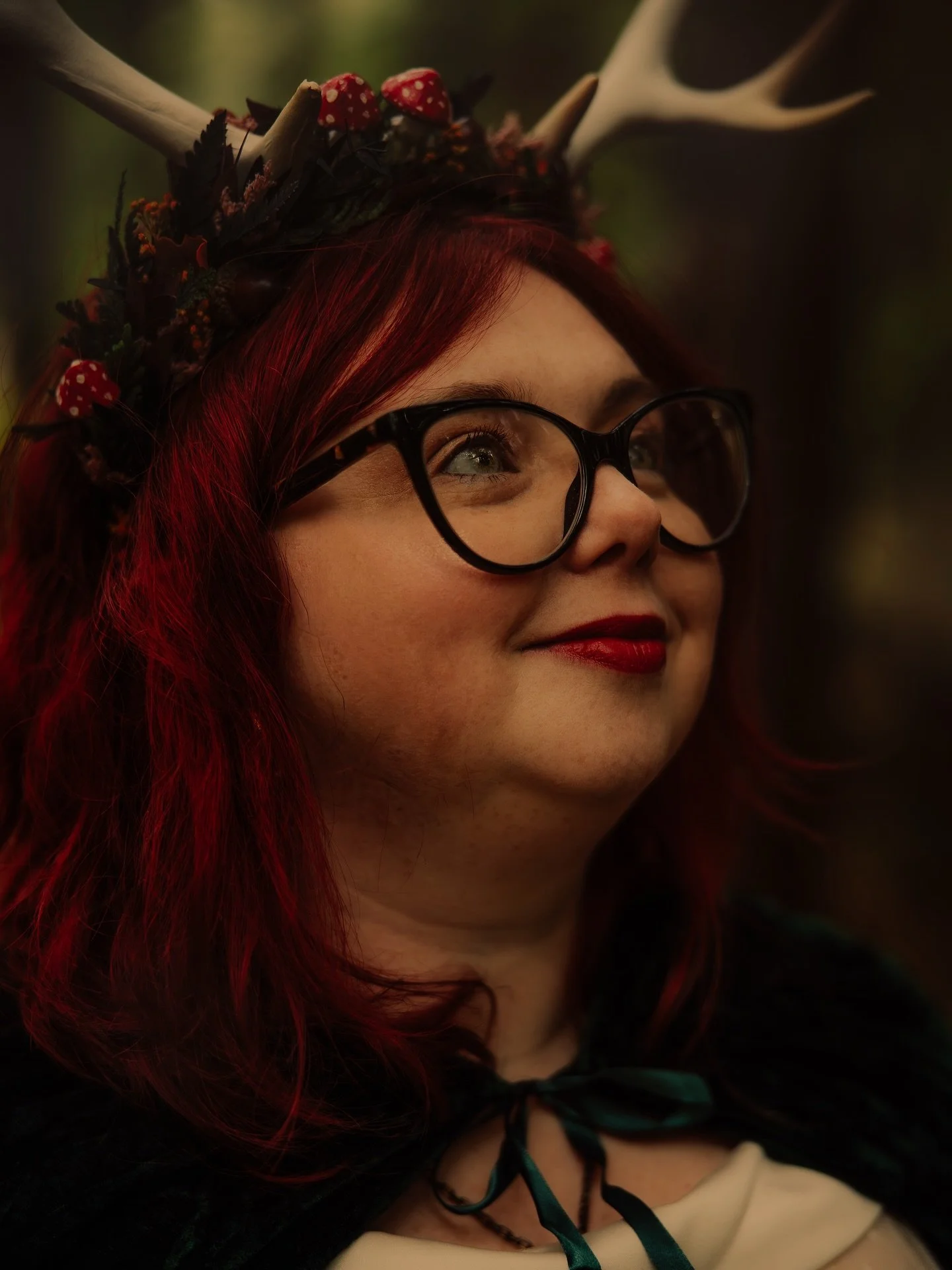 What happens when you wander deep into Sherwood Pines with a wedding dress, a touch of Autumn, and a crown fit for a queen?

Meet Helen, the winner of my Fantasy Session raffle. She slipped back into her wedding dress, we added the most STUNNING hand