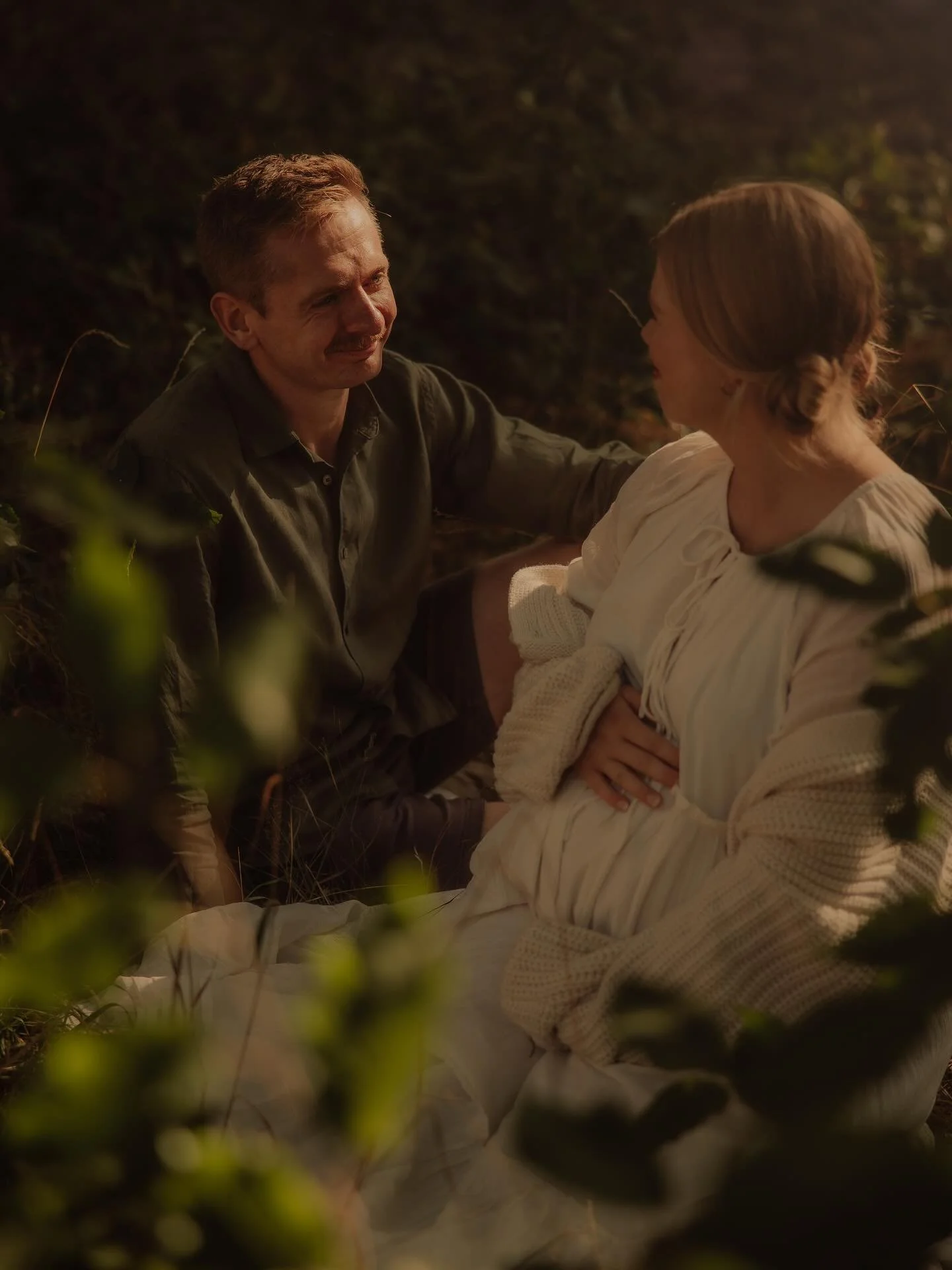 ✨ From bump to&hellip; babies ✨ 

Rosie and Matt&rsquo;s magical folklore inspired (happy Taylor Swift day all 😜) maternity shoot was everything, soft, dreamy, and full of love. And now? They&rsquo;re soaking up every cuddle with their gorgeous iden
