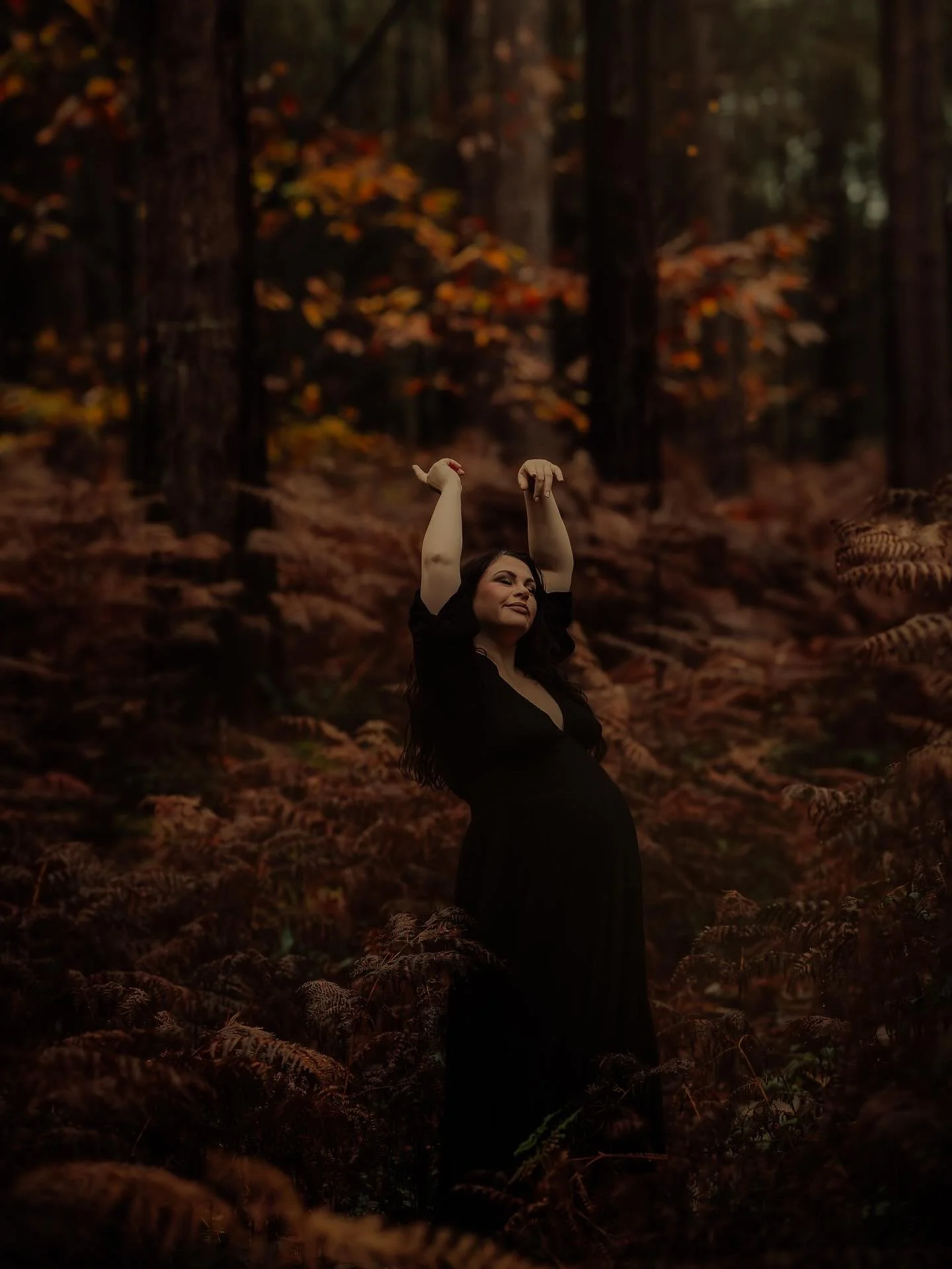 &ldquo;Lauren, I want a witchy, foresty maternity shoot&hellip;&rdquo;

Say less&hellip; what do you think?! The entire session is GORGEOUS. 🥰😍😍✨

&mdash;&mdash;&mdash;&mdash;&mdash;&mdash;
Fantasy witchy maternity photography in Nottinghamshire &