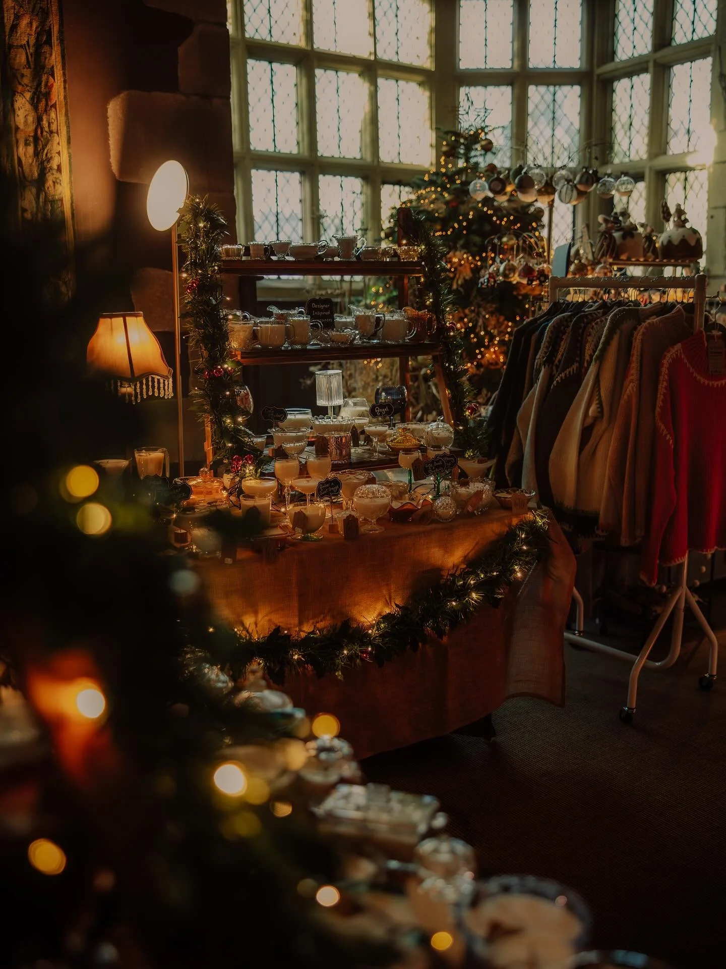 Mercatum Christmas Artisan Market at Haddon Hall 🎄✨

Well, just as I majorly struggled to pick which photo would be the grid post when I took pics of the Magic Exhibition at Haddon, I&rsquo;m having the same problem again! It&rsquo;s a terrible (sar