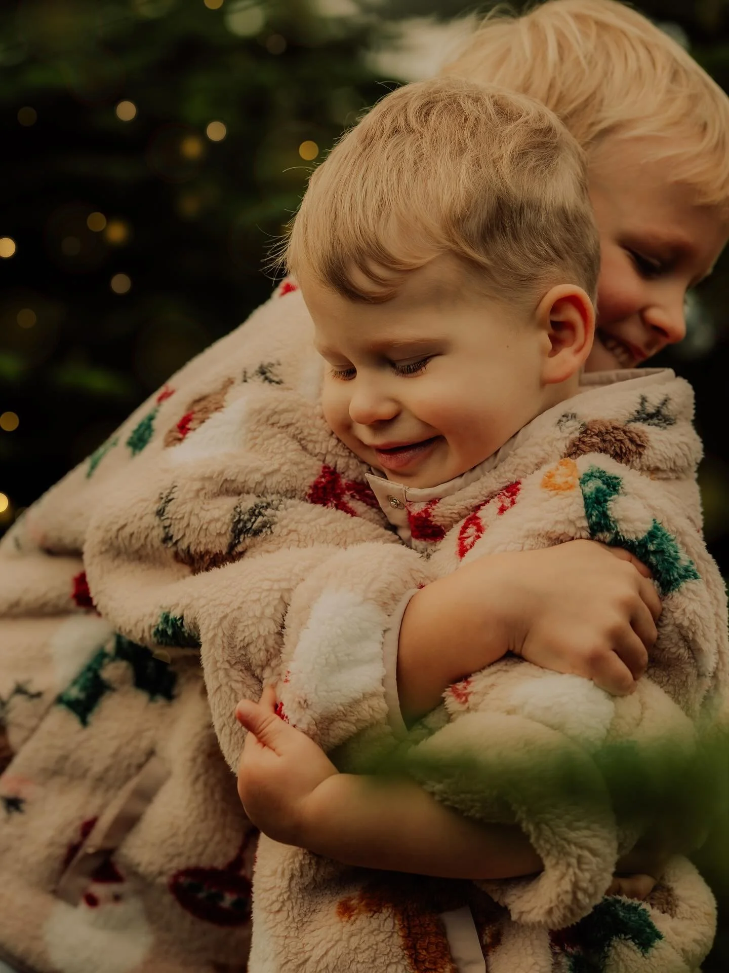 Photoshoots aren&rsquo;t just for siblings&hellip; Absolutely loved capturing these gorgeous cousins during my Christmas Minis! 🥰🎄

The Christmas Tree Mini Session editing is definitely keeping me busy! It is always such an honour to be trusted wit
